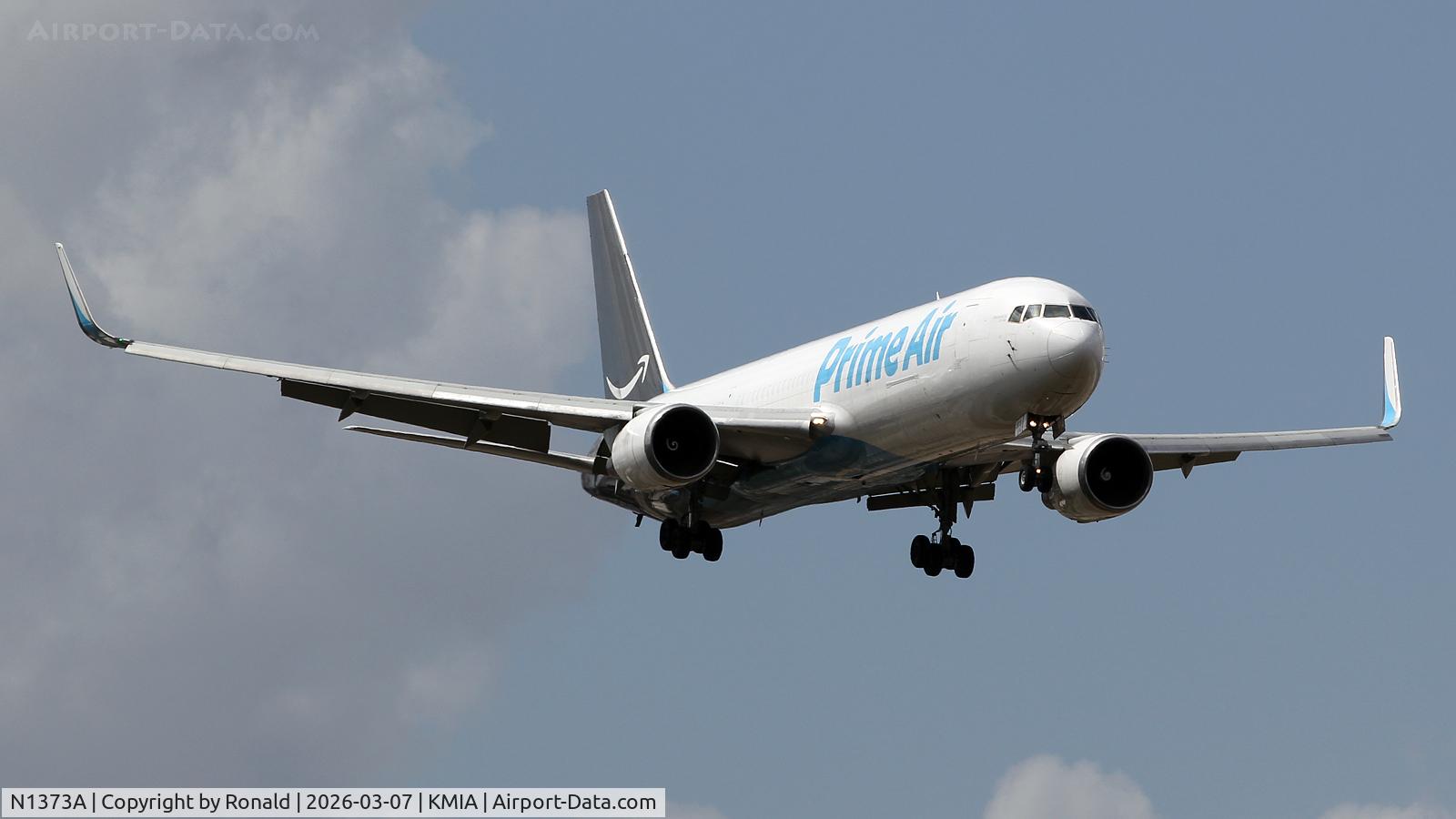N1373A, 1994 Boeing 767-31K C/N 27205, at mia