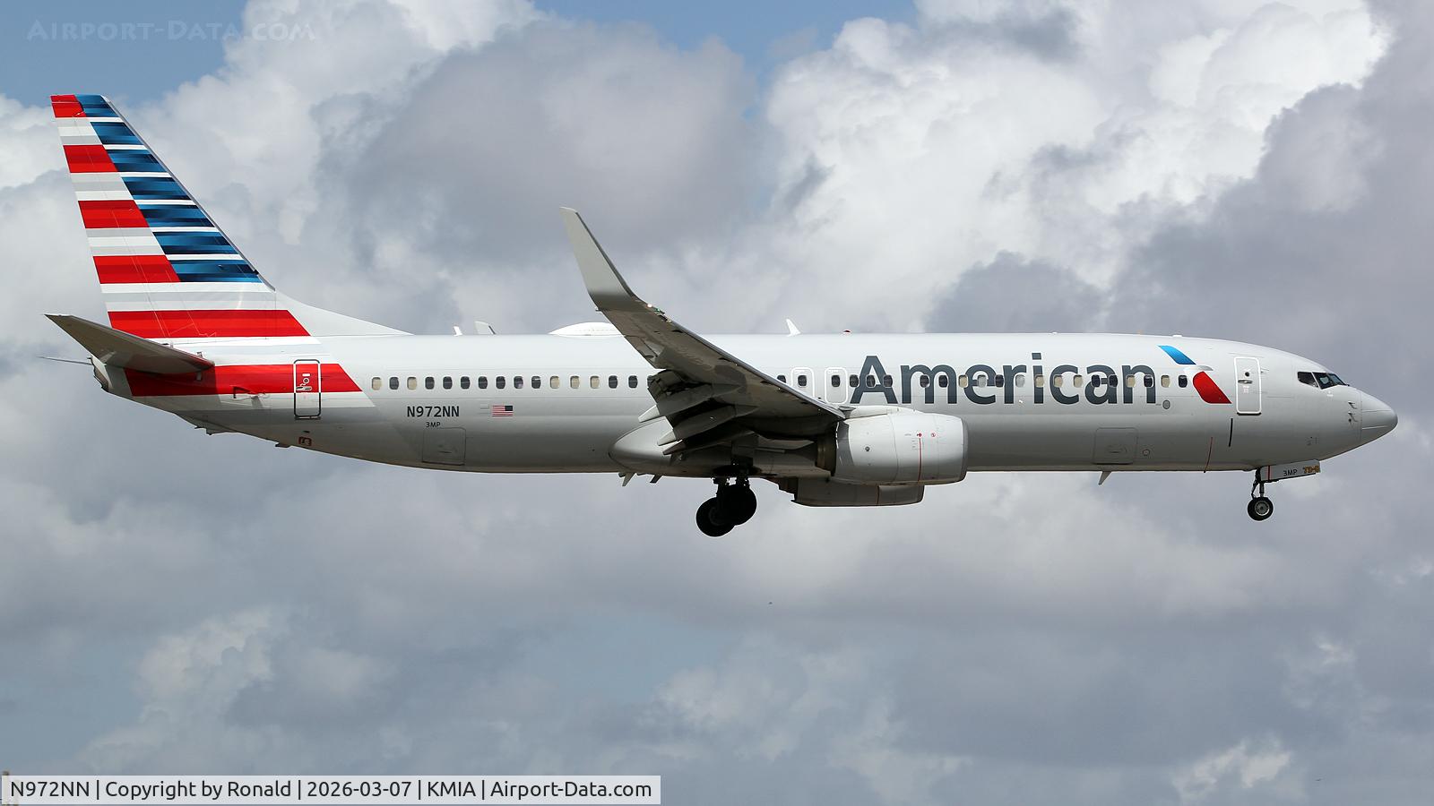 N972NN, 2015 Boeing 737-823 C/N 33334, at mia