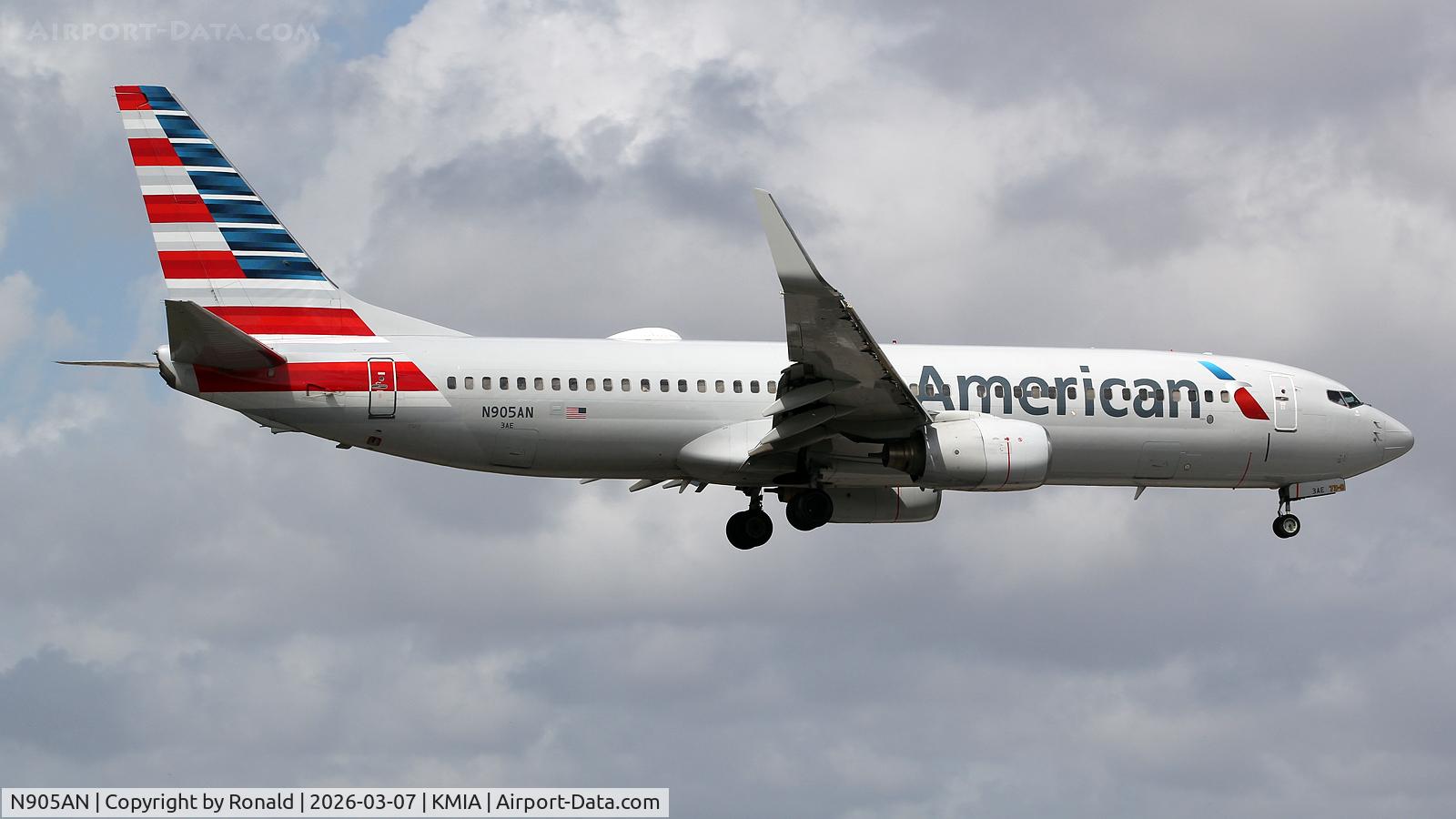 N905AN, 1999 Boeing 737-823 C/N 29507, at mia
