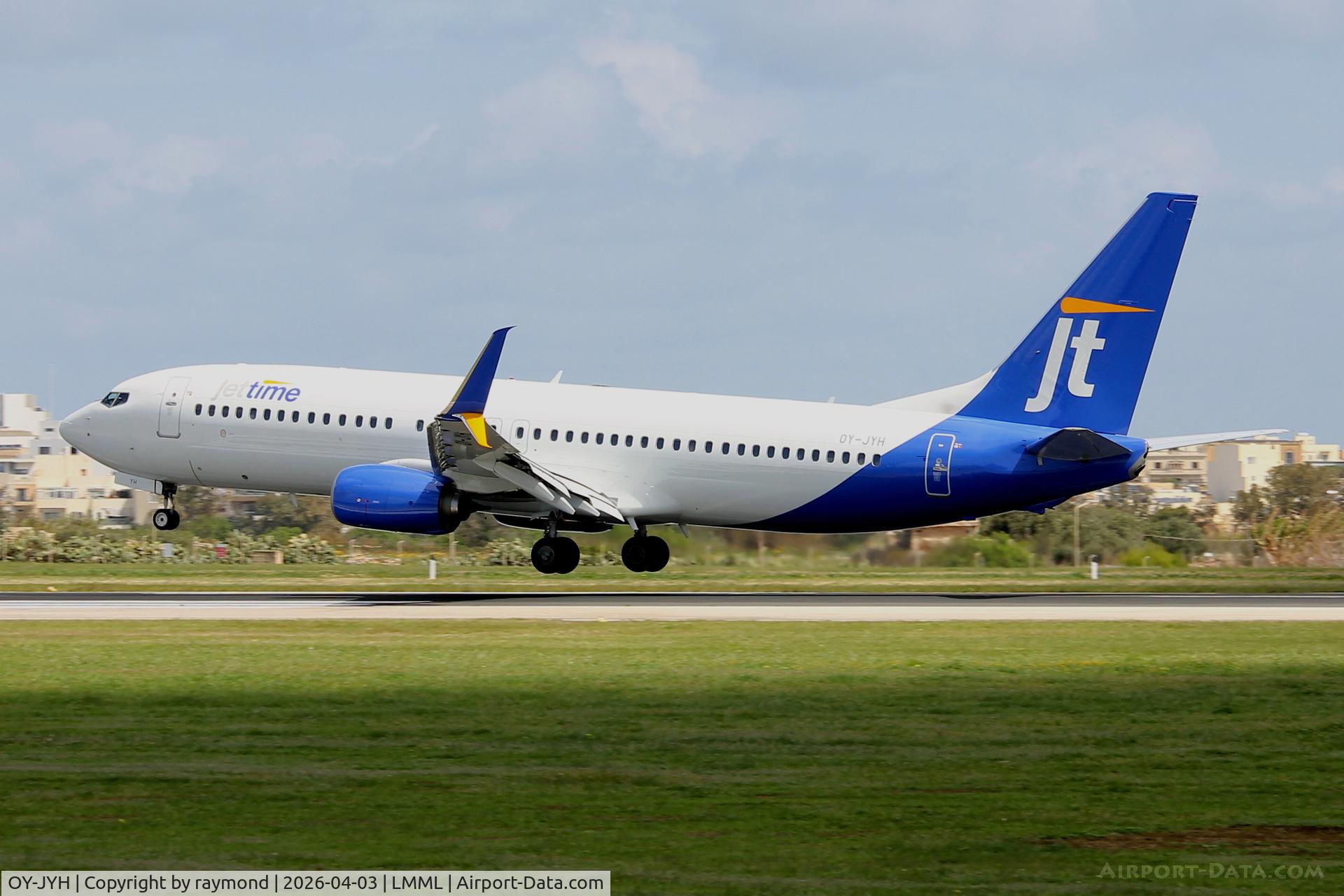 OY-JYH, 2014 Boeing B737-8JP C/N 36029, Boeing 737-8JP reg OY-JYH of Jettime seconds from touch down to RW31 Malta. Flight obo SAS for the day.