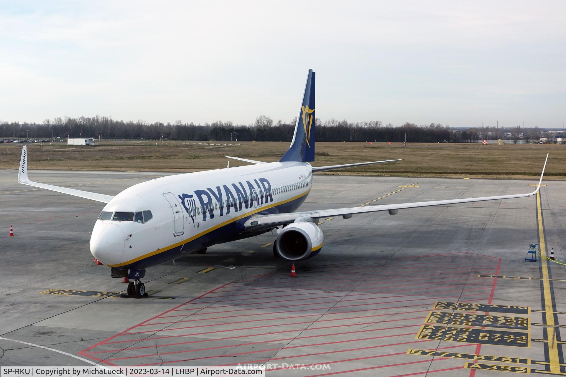 SP-RKU, 2017 Boeing 737-8AS(WL) C/N 44806, At Budapest