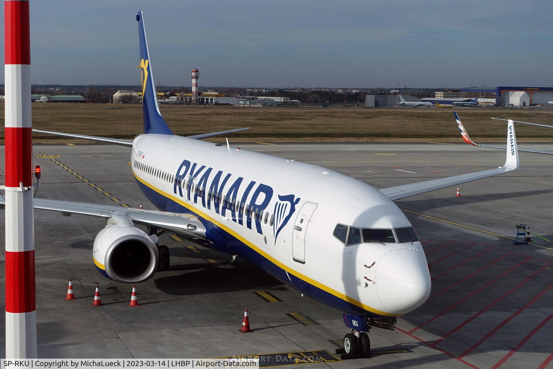 SP-RKU, 2017 Boeing 737-8AS(WL) C/N 44806, At Budapest