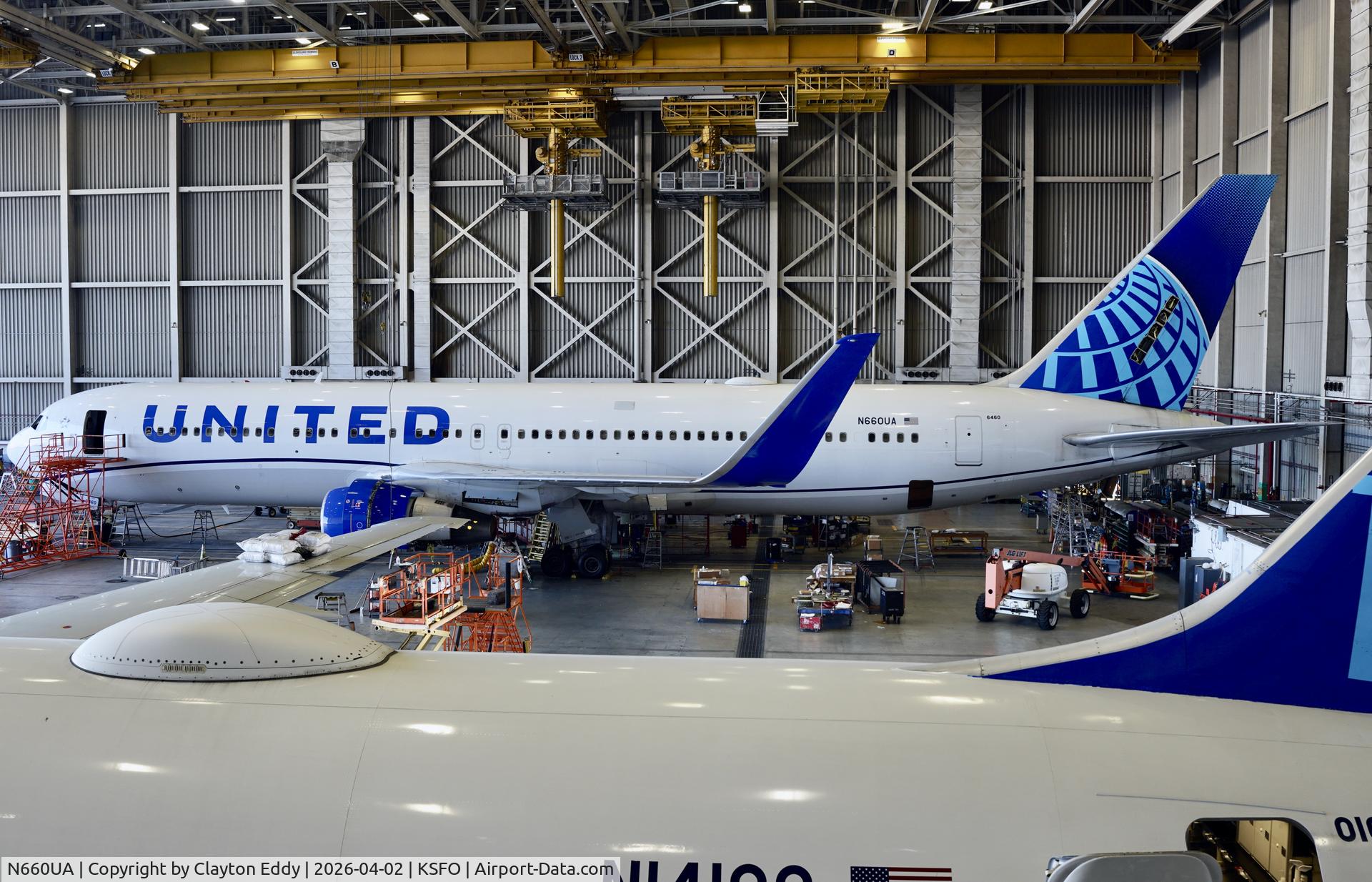 N660UA, 1993 Boeing 767-322/ER C/N 27115, SFO 2026