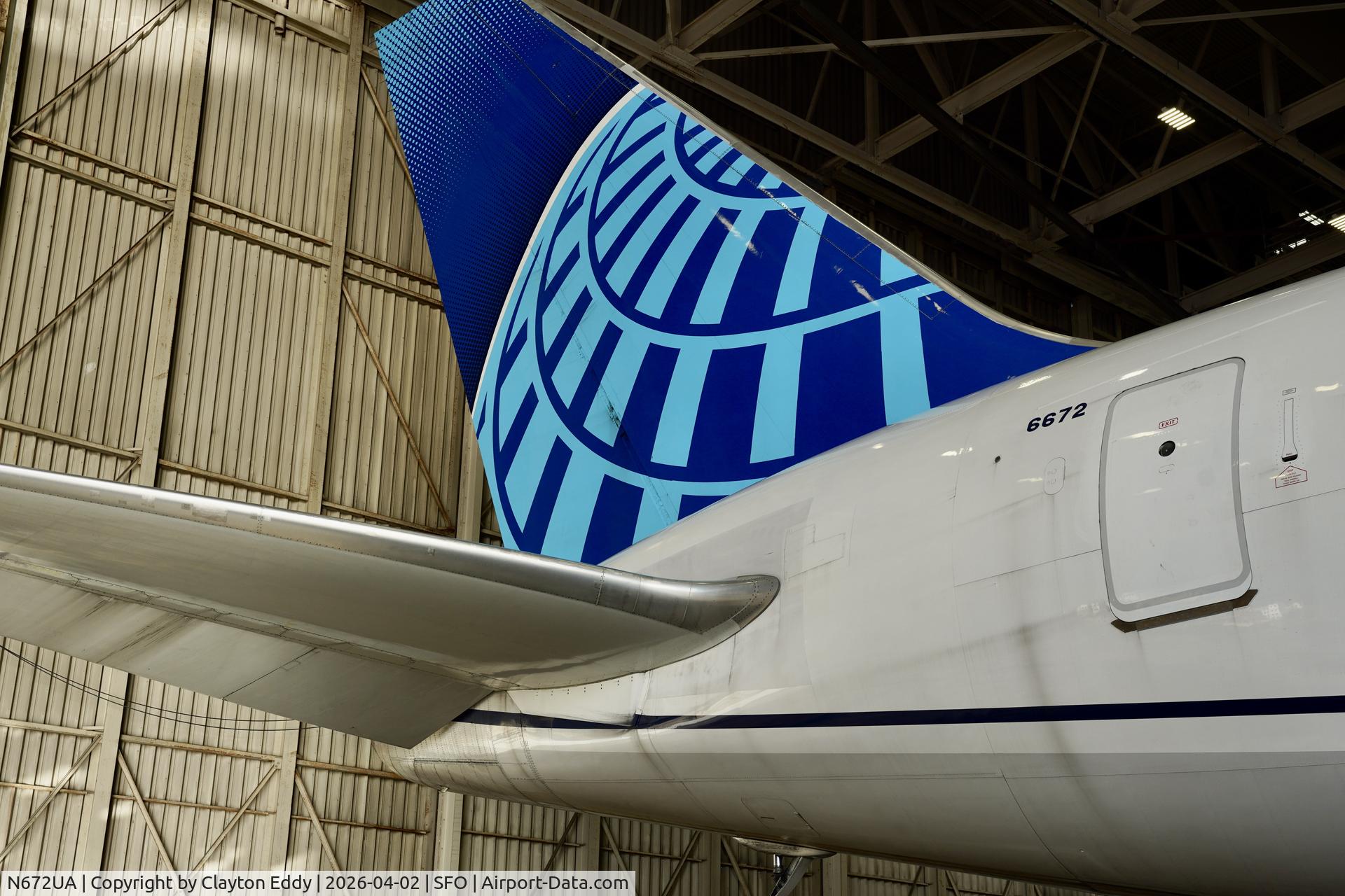 N672UA, 1999 Boeing 767-322 C/N 30027, SFO 2026