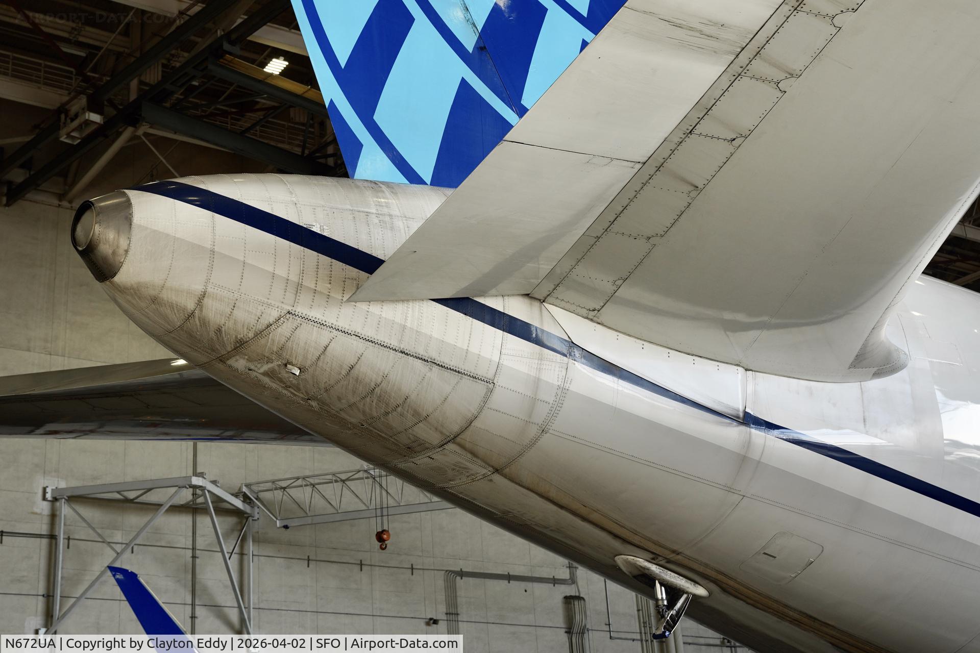 N672UA, 1999 Boeing 767-322 C/N 30027, SFO 2026