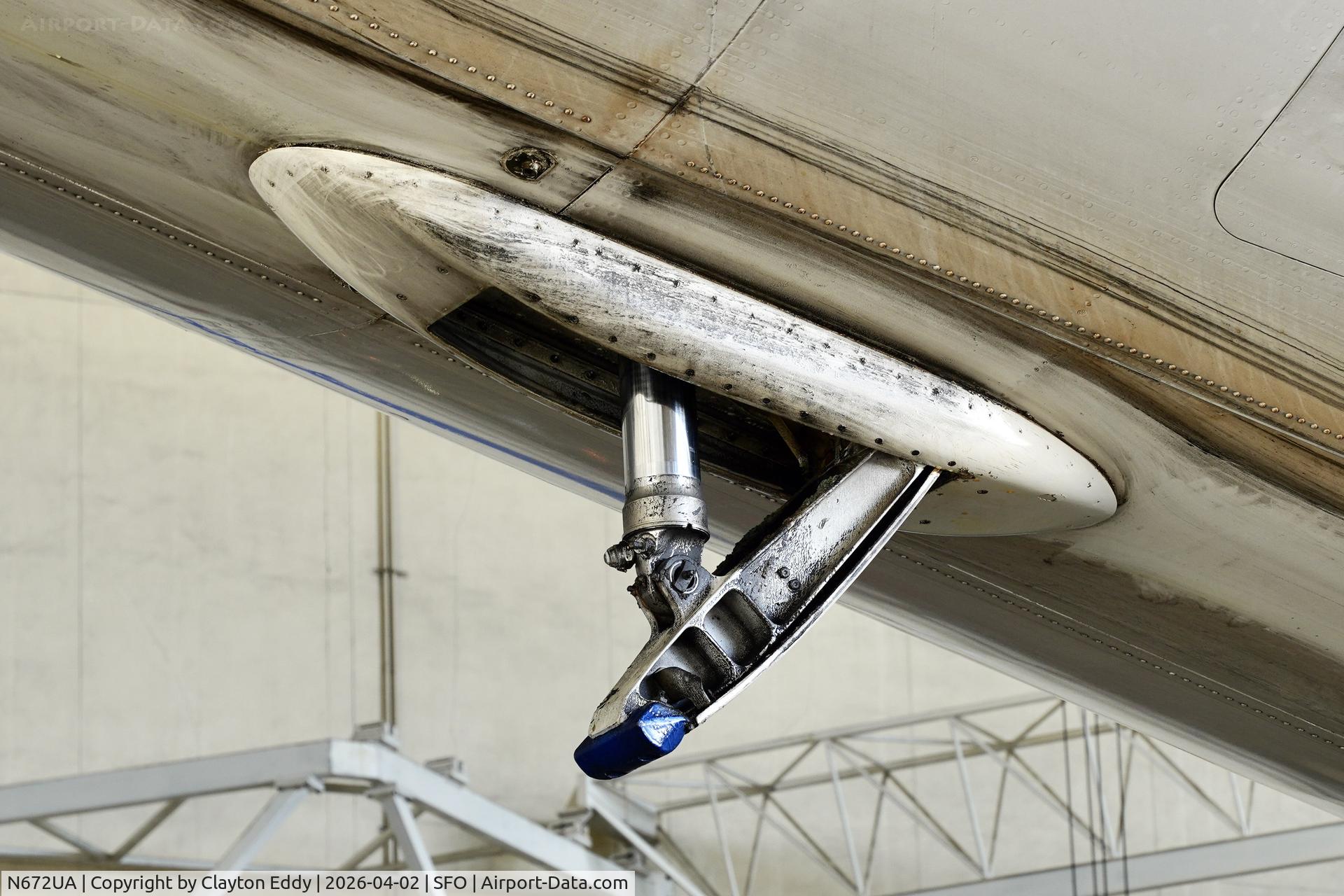 N672UA, 1999 Boeing 767-322 C/N 30027, SFO 2026
