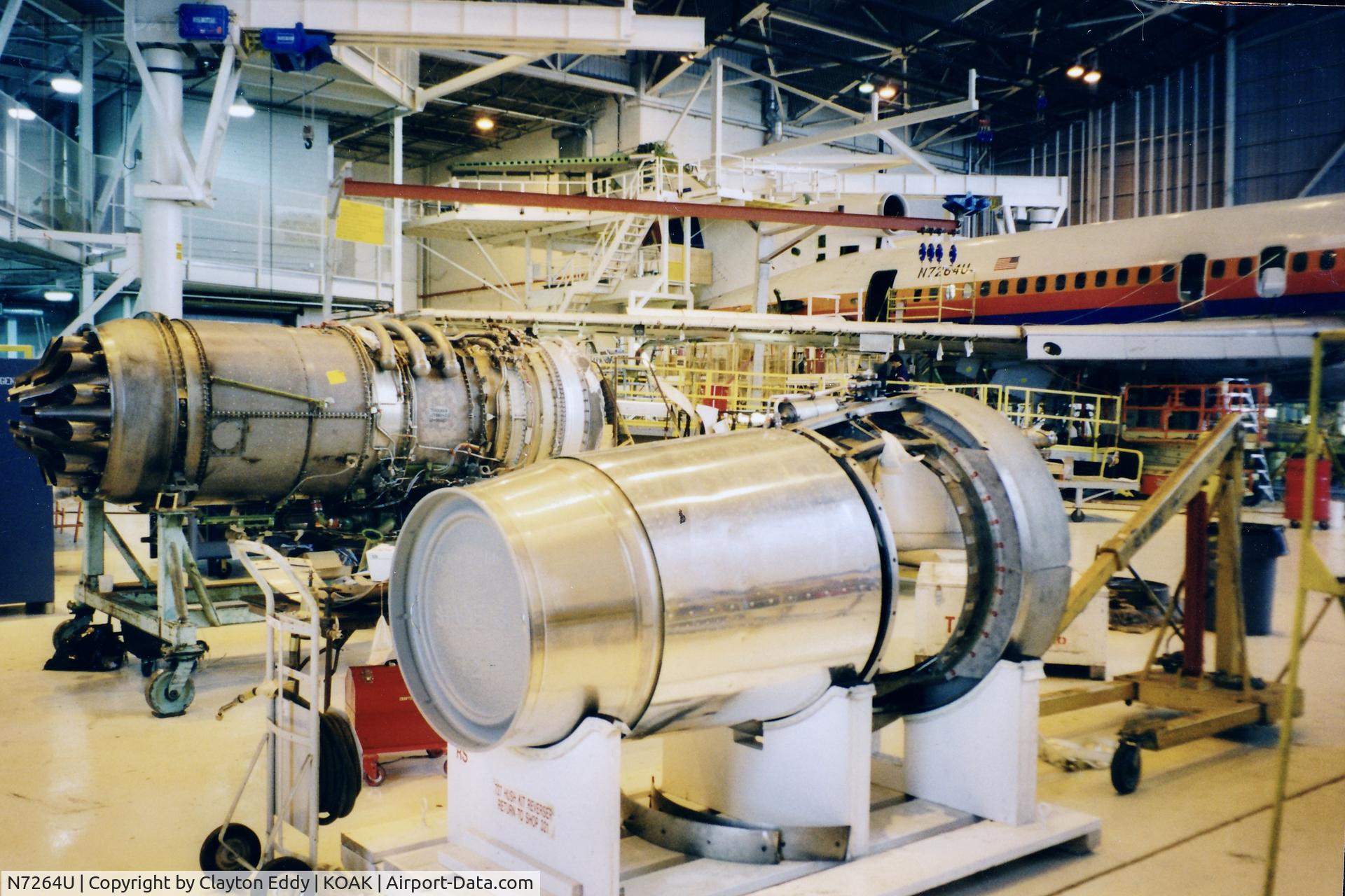 N7264U, 1978 Boeing 727-222 C/N 21411, Oakland airport in California 1990's