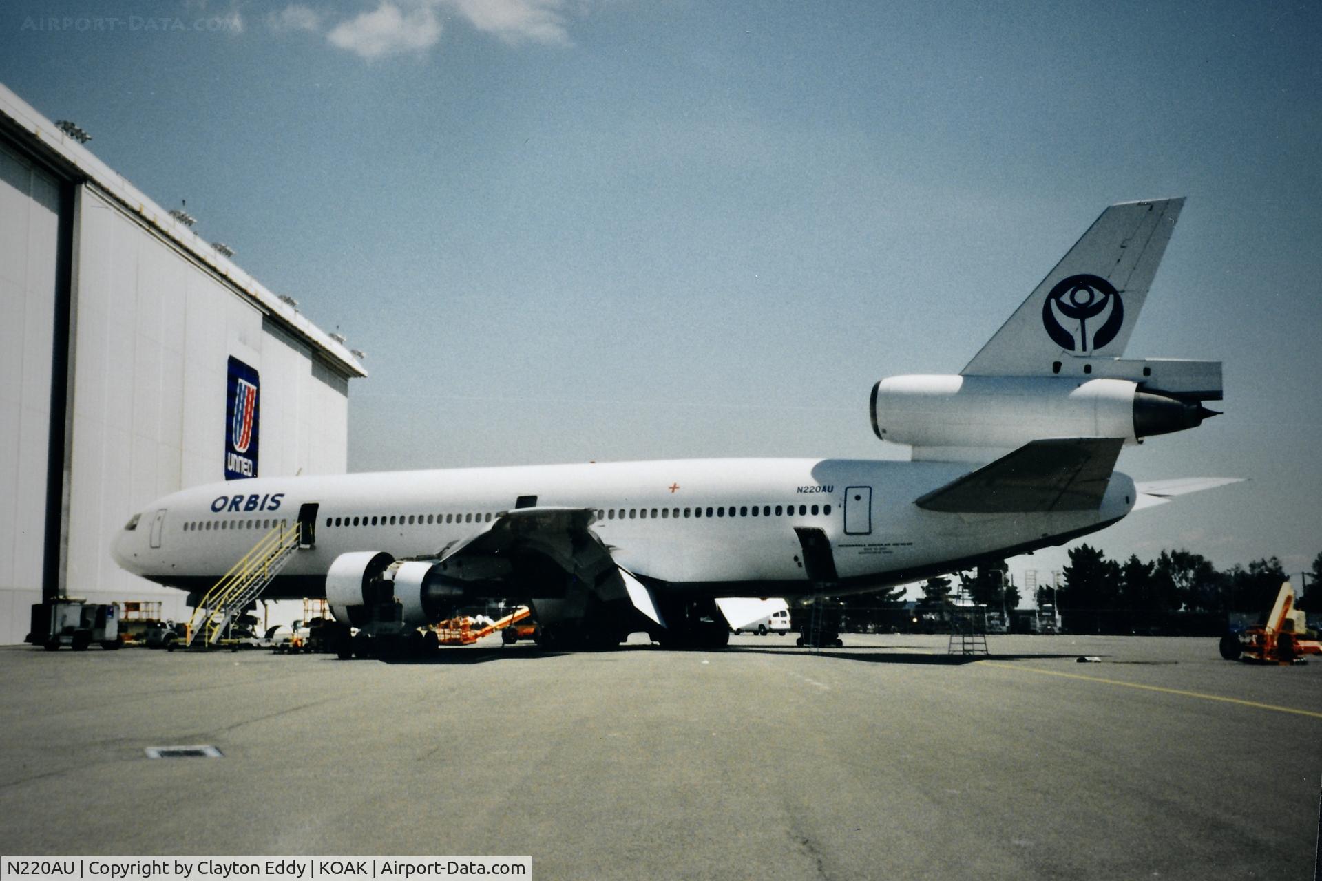N220AU, 1971 Douglas DC-10-10 C/N 46501, Oakland airport 1990's