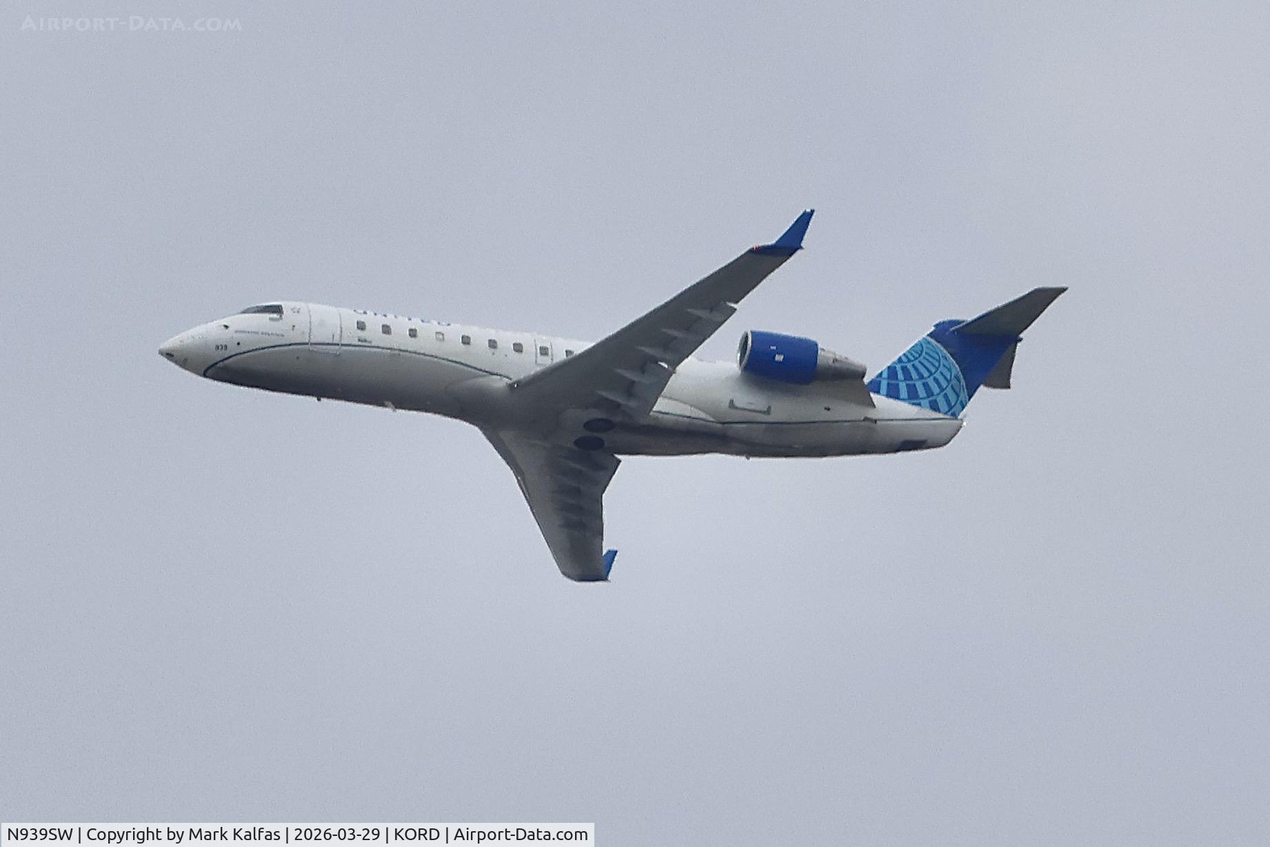 N939SW, 2003 Bombardier CRJ-200LR (CL-600-2B19) C/N 7742, CRJ2 SkyWest / United Express Bombardier CRJ-200LR N939SW departing 27L KORD