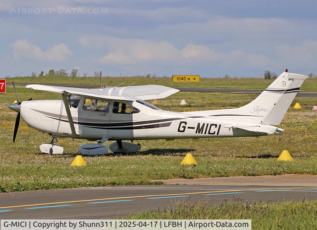 G-MICI, 1999 Cessna 182S Skylane C/N 182-80546, Parked on the grass