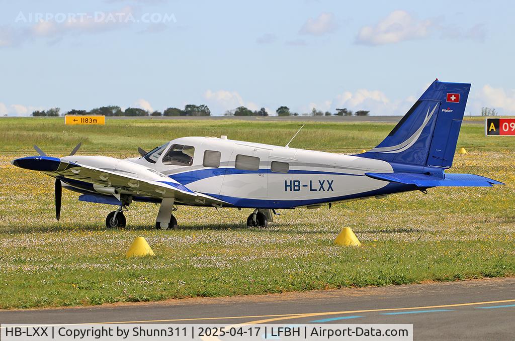 HB-LXX, 2012 Piper PA-34-220T Seneca V C/N 3449464, Parked on the grass