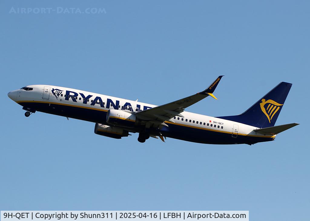 9H-QET, 2008 Boeing 737-8AS C/N 33628, On take off...