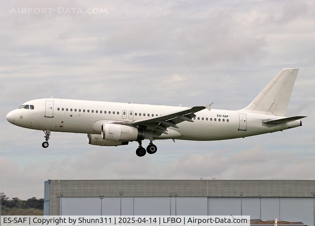 ES-SAF, 2012 Airbus A320-232 C/N 5348, Landing rwy 14L in all white c/s without titles... Short leasing to Royal Air Maroc