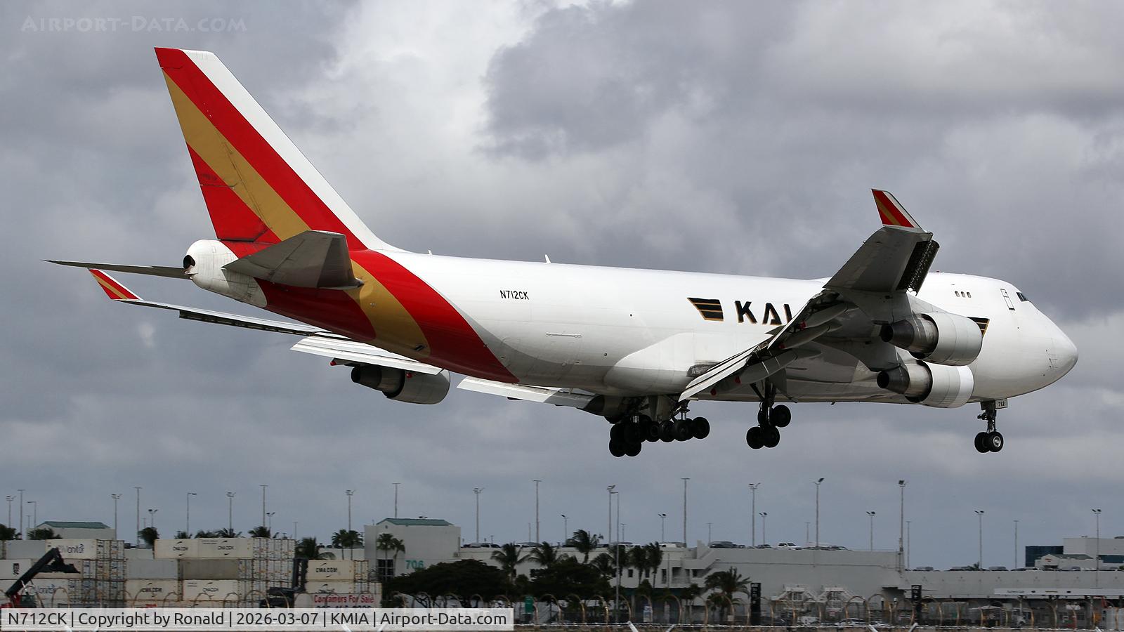 N712CK, 2001 Boeing 747-4B5F/SCD C/N 26414, at mia