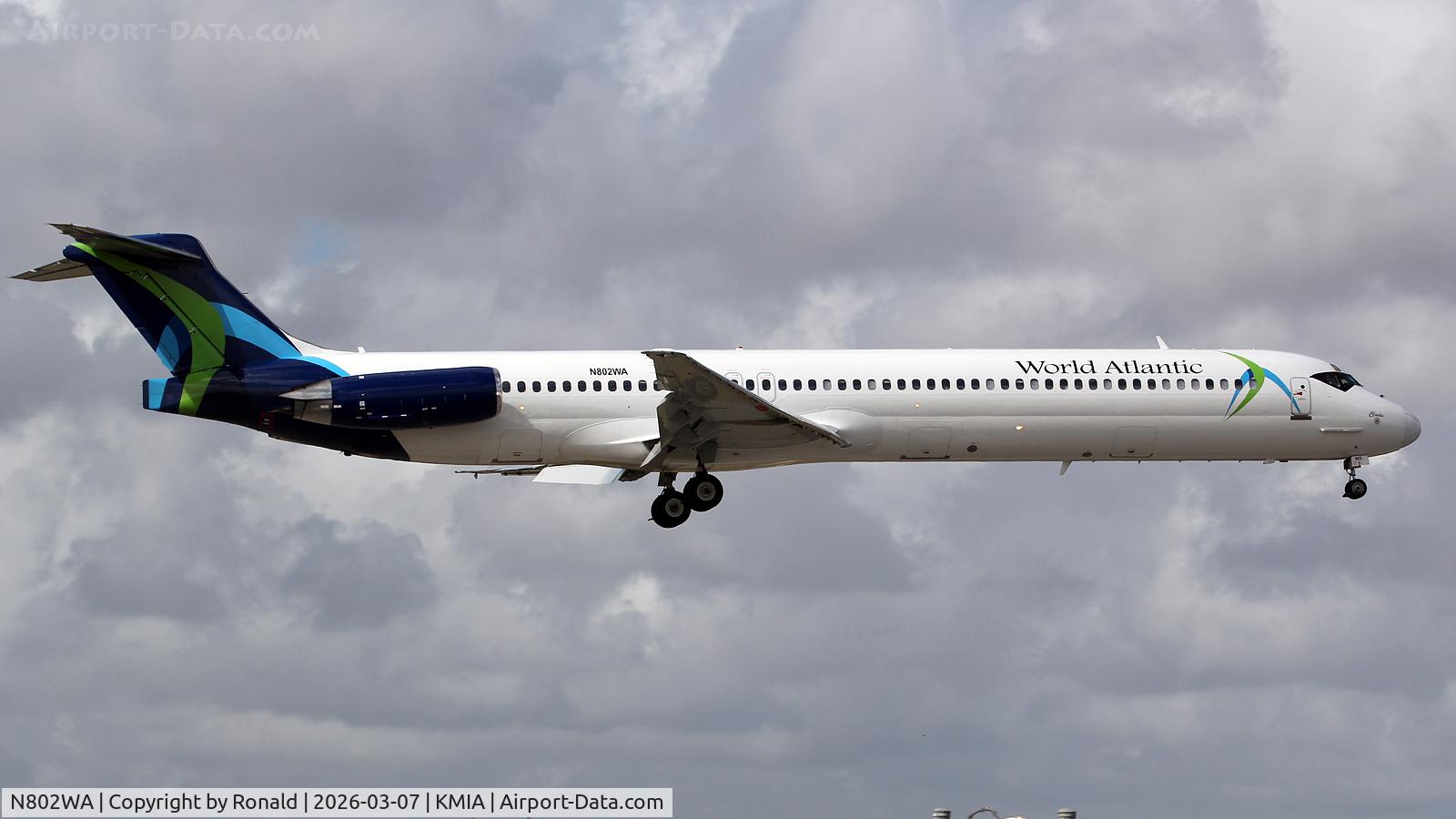 N802WA, 1990 McDonnell Douglas MD-83 (DC-9-83) C/N 53052, at mia