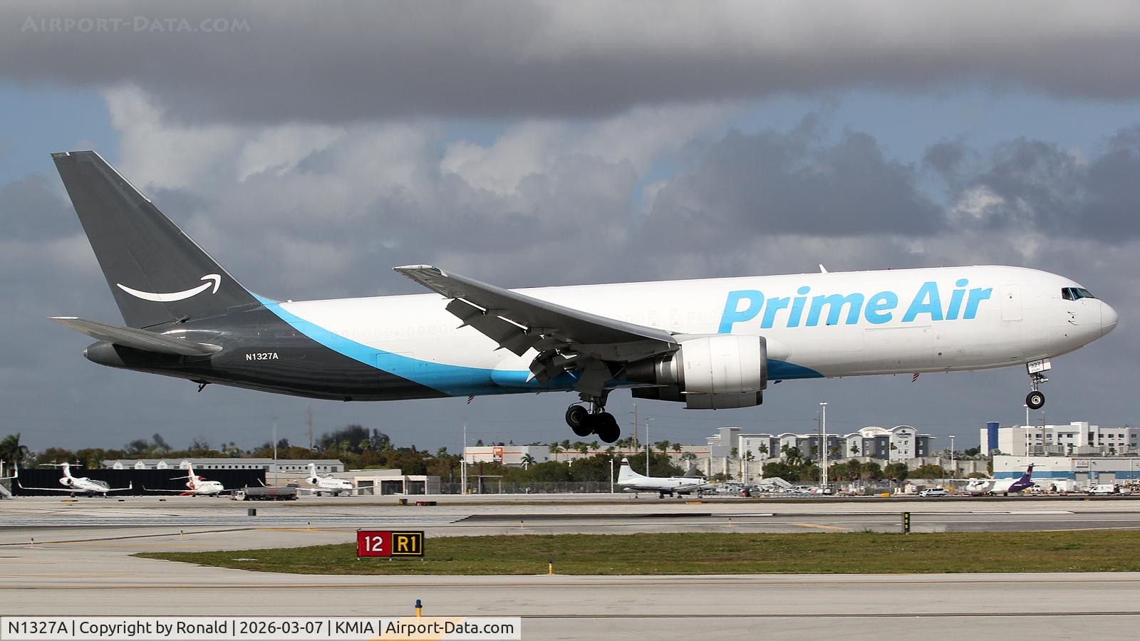 N1327A, 1996 Boeing 767-37D/ER C/N 26328, at mia