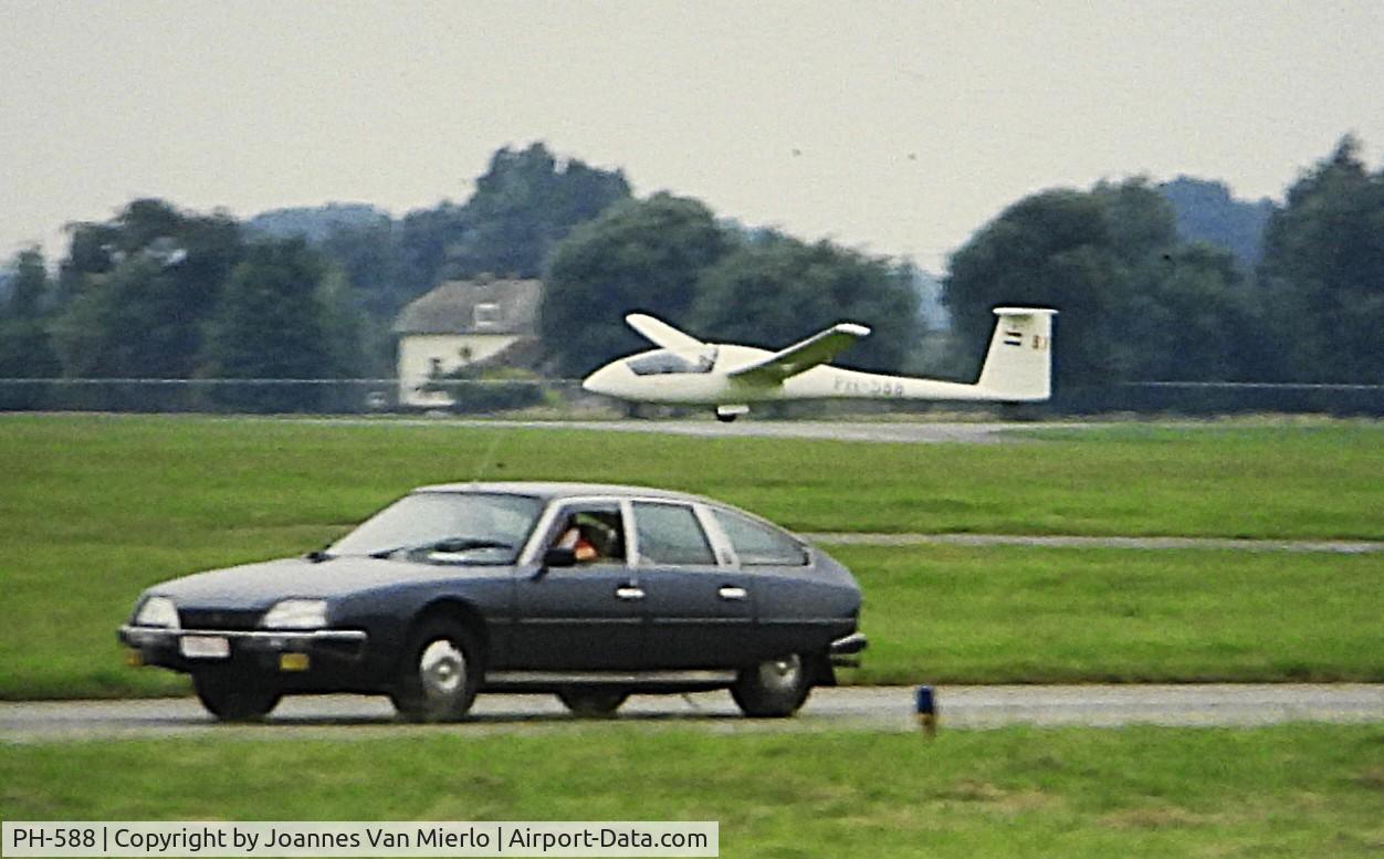 PH-588, Schempp-Hirth Mini-Nimbus HS 7 C/N 39, ex-slide