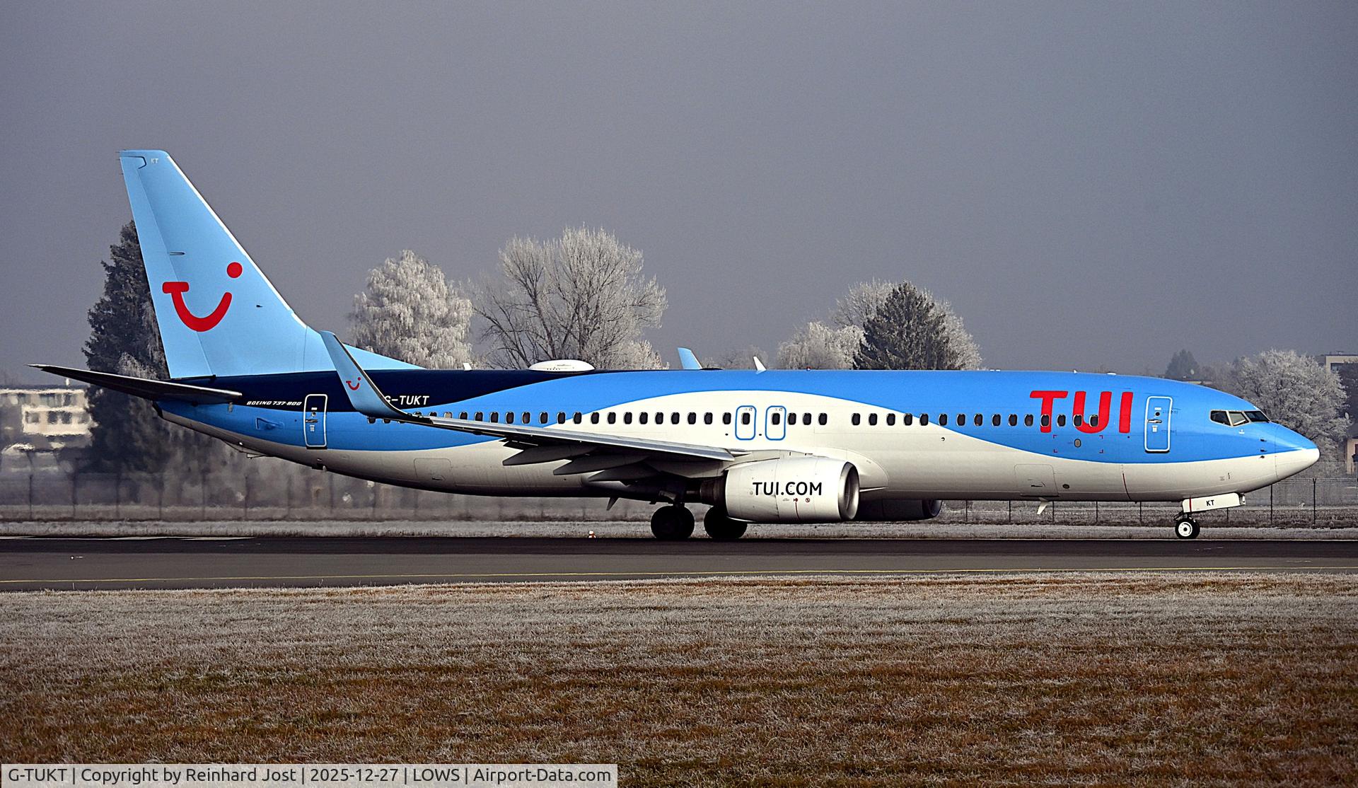 G-TUKT, 2011 Boeing B-737-8JP(W) C/N 40867, TUI B737-8JP on a frosty winter day at Salzburg, Austria