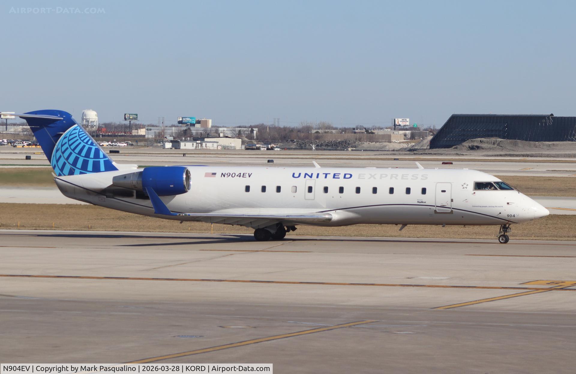 N904EV, 2002 Bombardier CRJ-200ER (CL-600-2B19) C/N 7628, CL-600-2B19