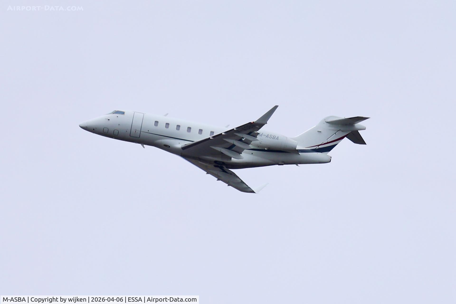 M-ASBA, 2025 Bombardier Challenger 3500 C/N 21061, Rwy 19R