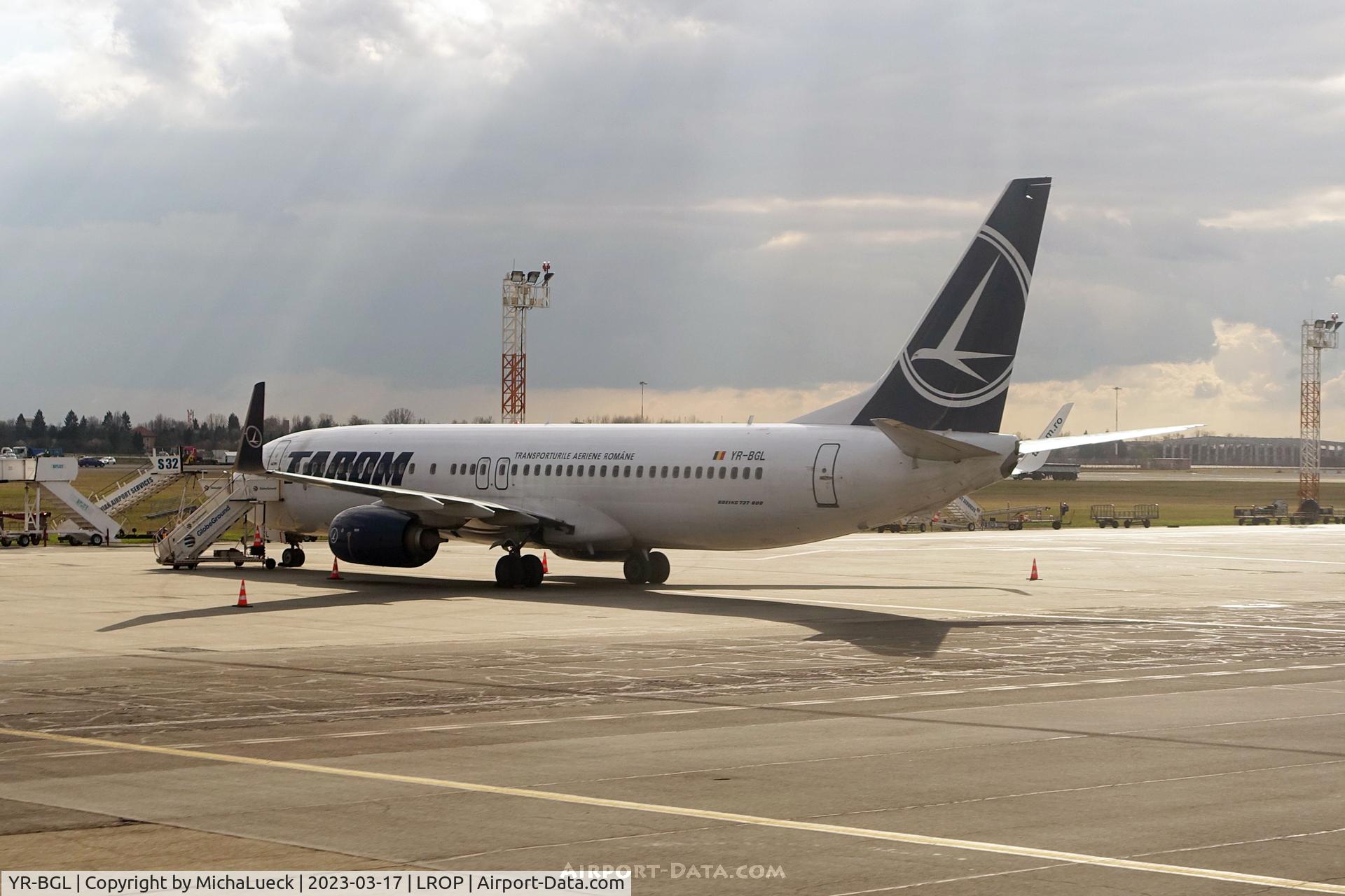 YR-BGL, 2013 Boeing 737-8H6 C/N 40145, Moody skies at Henri Coanda airport