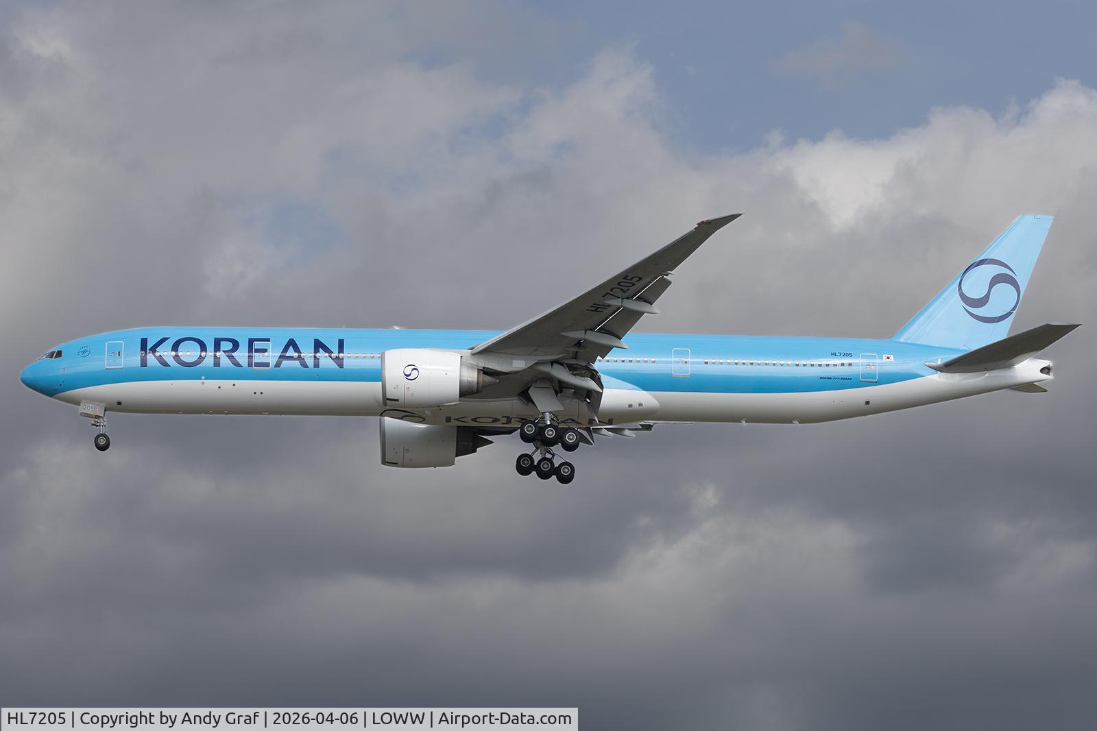 HL7205, 2018 Boeing 777-300/ER C/N 60379, KOrean 777-300