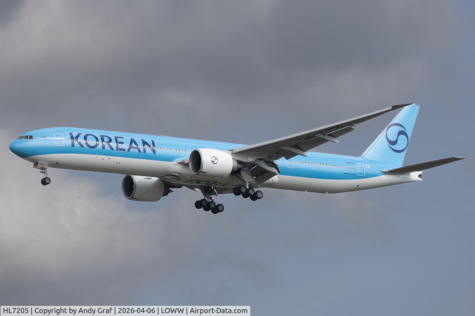 HL7205, 2018 Boeing 777-300/ER C/N 60379, Korean 777-300