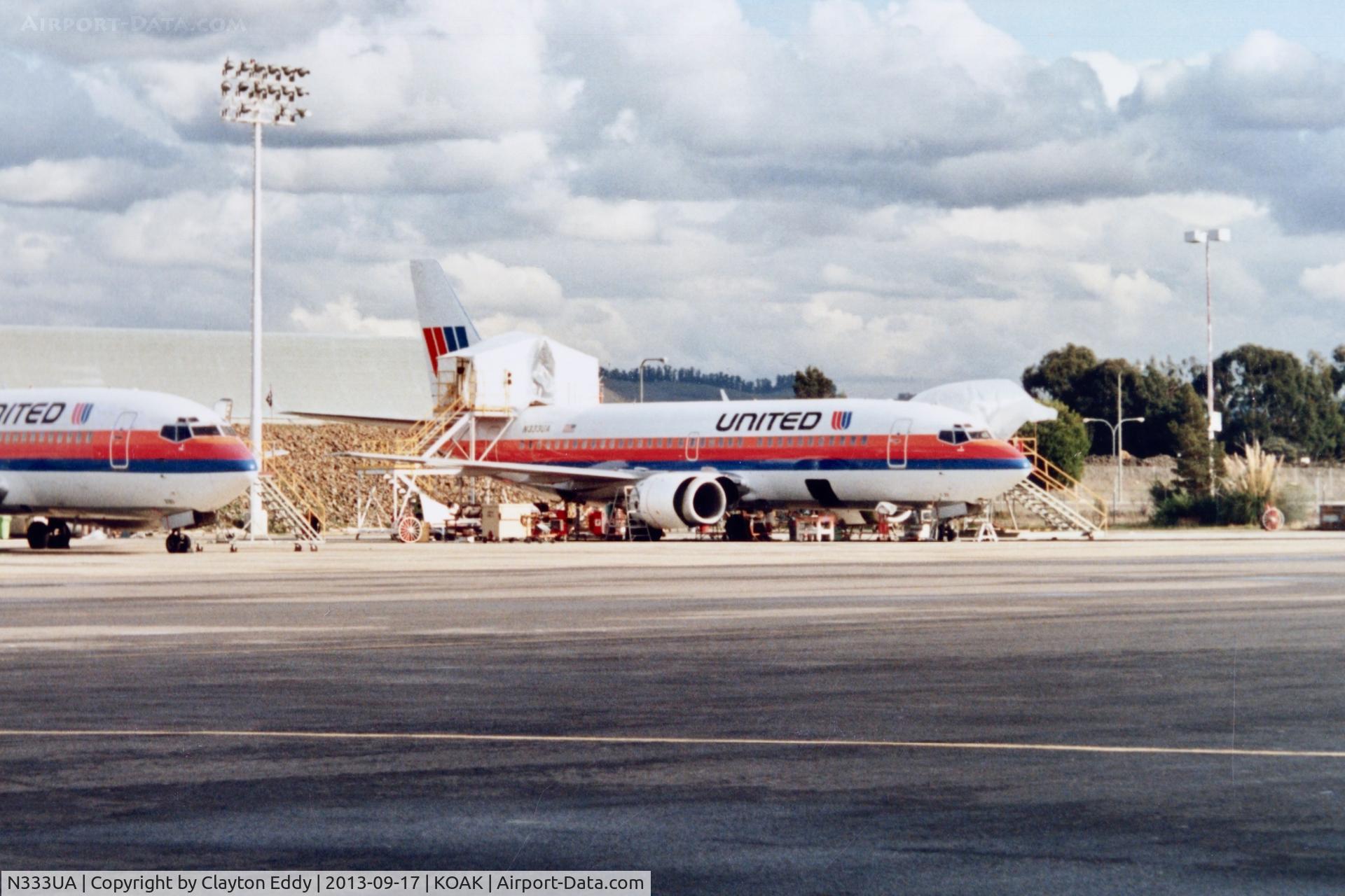 N333UA, 1988 Boeing 737-322 C/N 24228, Oakland airport 1990's