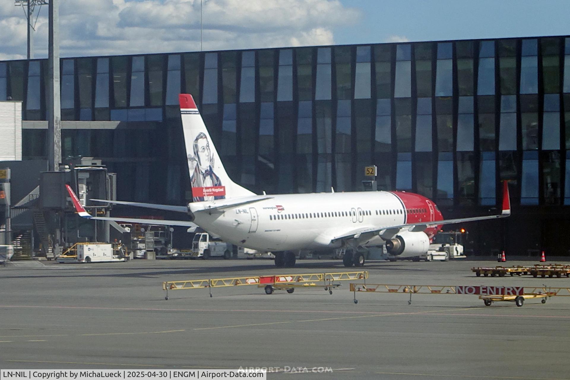 LN-NIL, 2010 Boeing 737-8KN C/N 40237, At Oslo Gardermoen