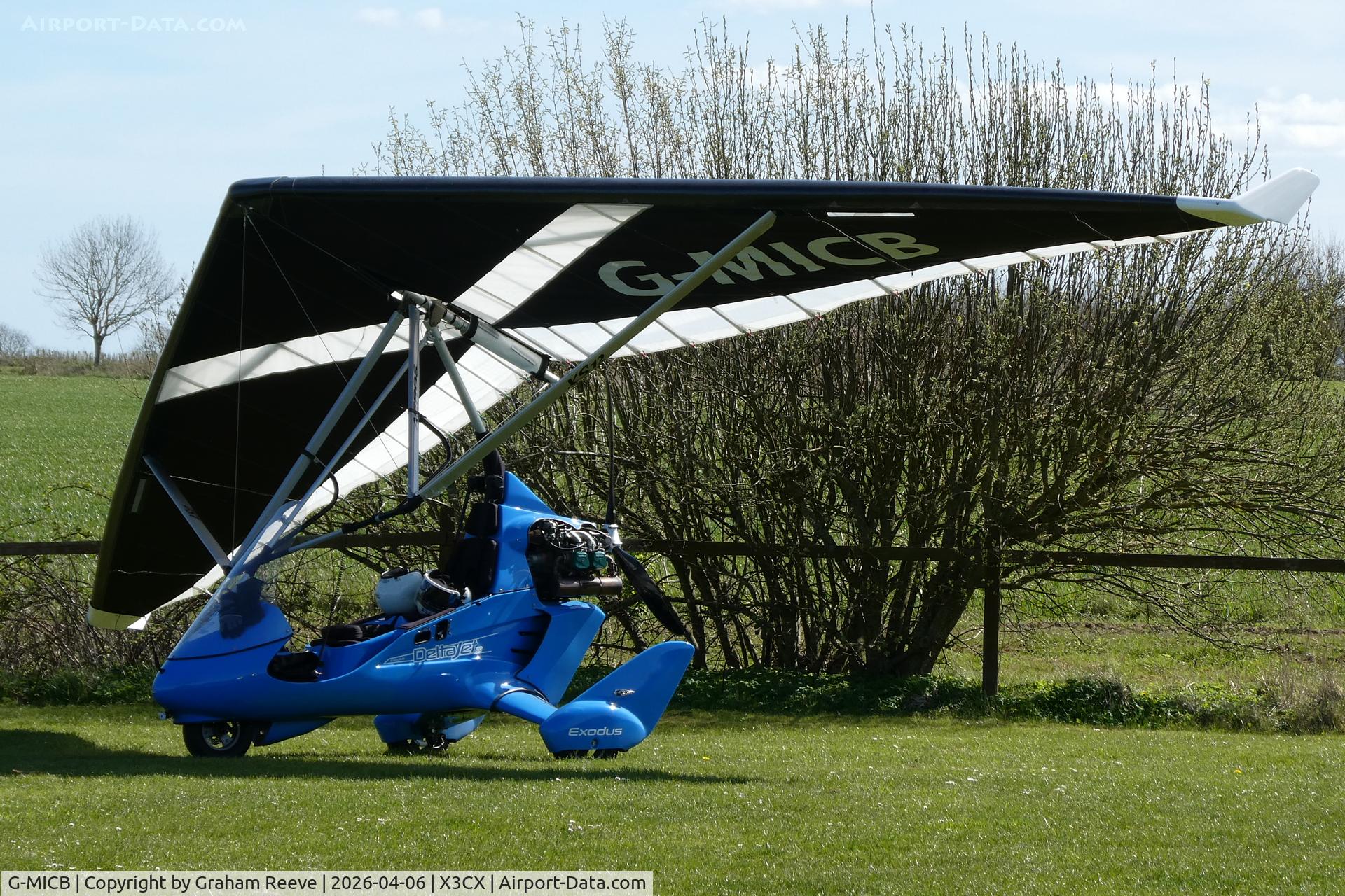 G-MICB, 2023 Flylight Airsports DeltaJet 500 StingRay C/N EA 012, Parked at Northrepps.