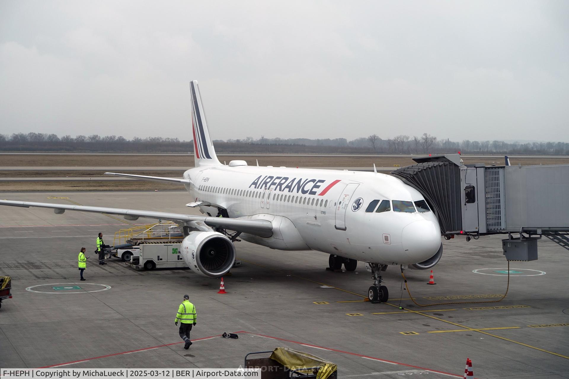 F-HEPH, 2013 Airbus A320-214 C/N 5869, At Berlin