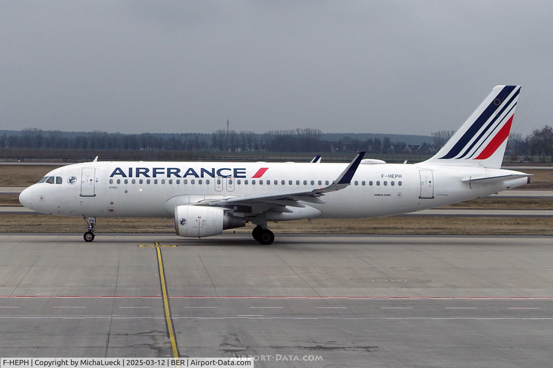 F-HEPH, 2013 Airbus A320-214 C/N 5869, At Berlin