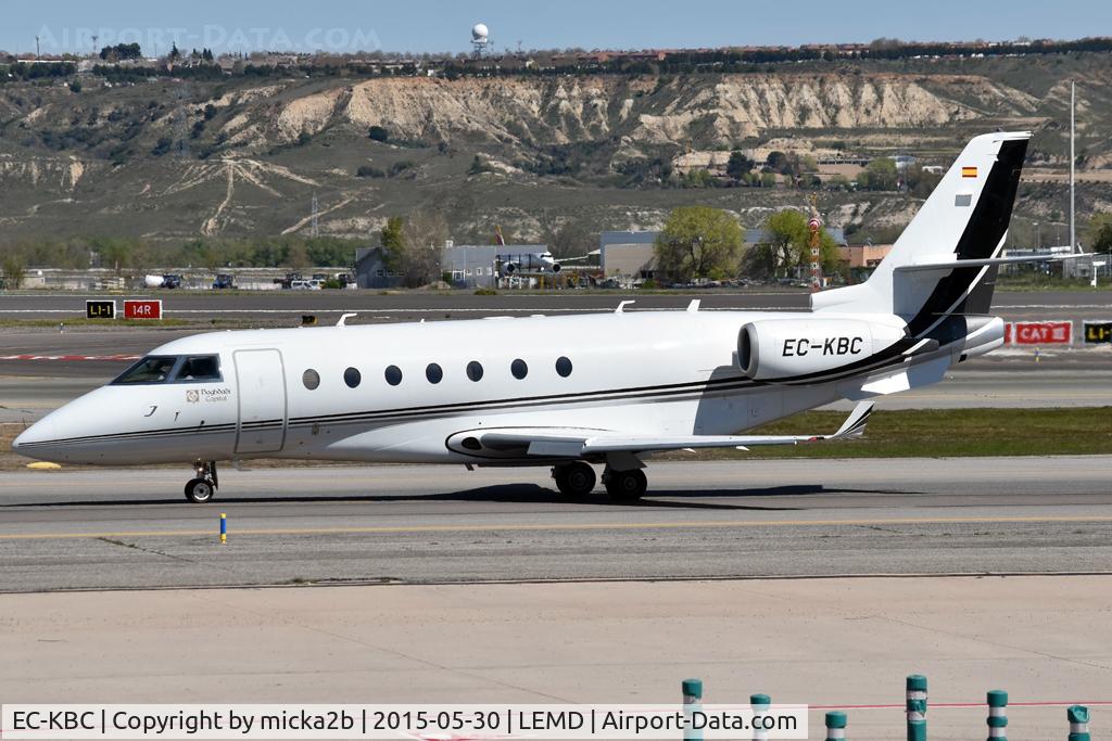 EC-KBC, 2006 Gulfstream Aerospace G200 C/N 145, Taxiing