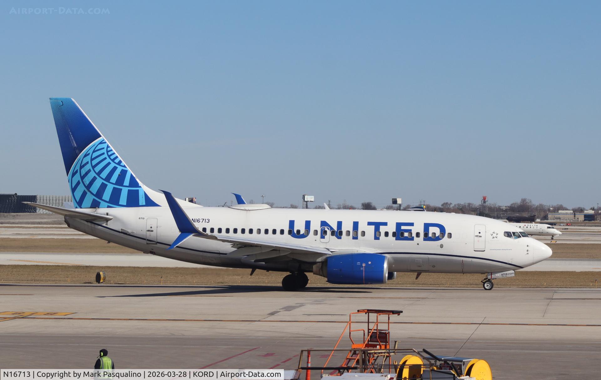 N16713, 1998 Boeing 737-724 C/N 28784, Boeing 737-724