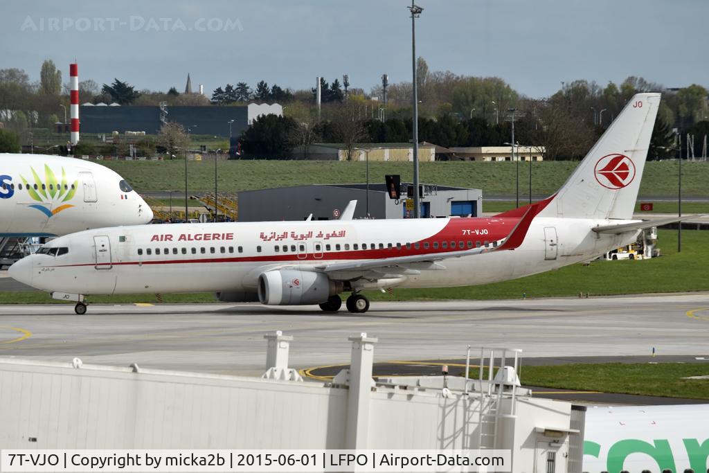 7T-VJO, 2001 Boeing 737-8D6 C/N 30207, Taxiing