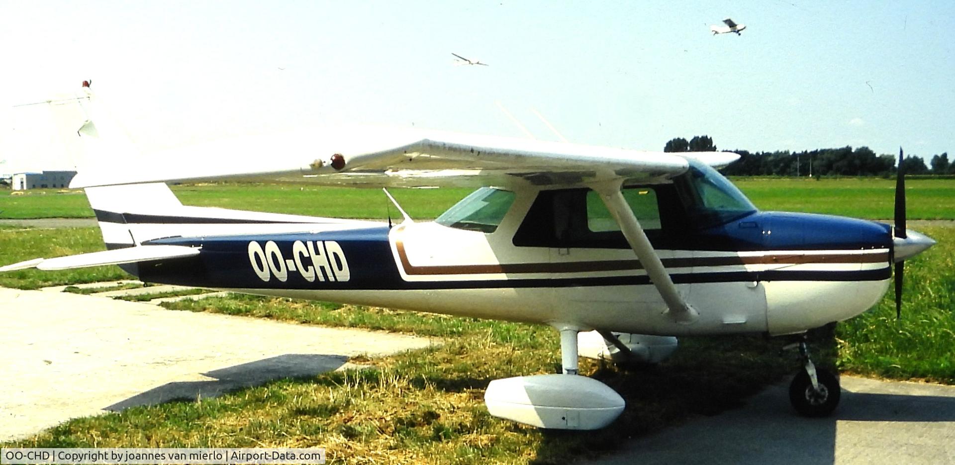 OO-CHD, Cessna 150M C/N 15076554, ex-slide