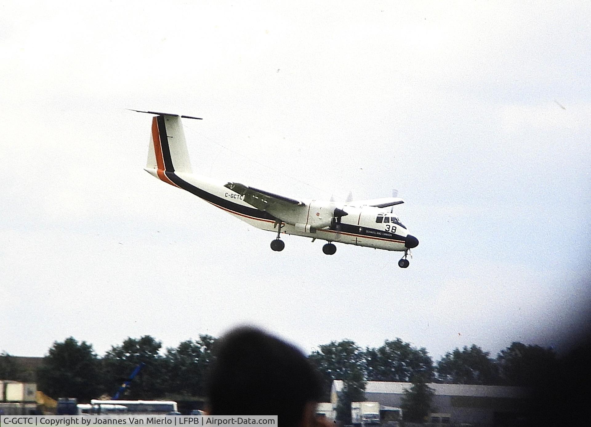 C-GCTC, 1986 De Havilland Canada DHC-8-102 Dash 8 C/N 065, ex-slide