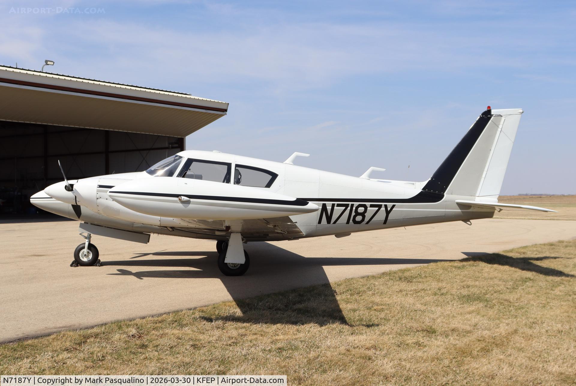 N7187Y, 1963 Piper PA-30 Twin Comanche C/N 30-211, Piper PA-30