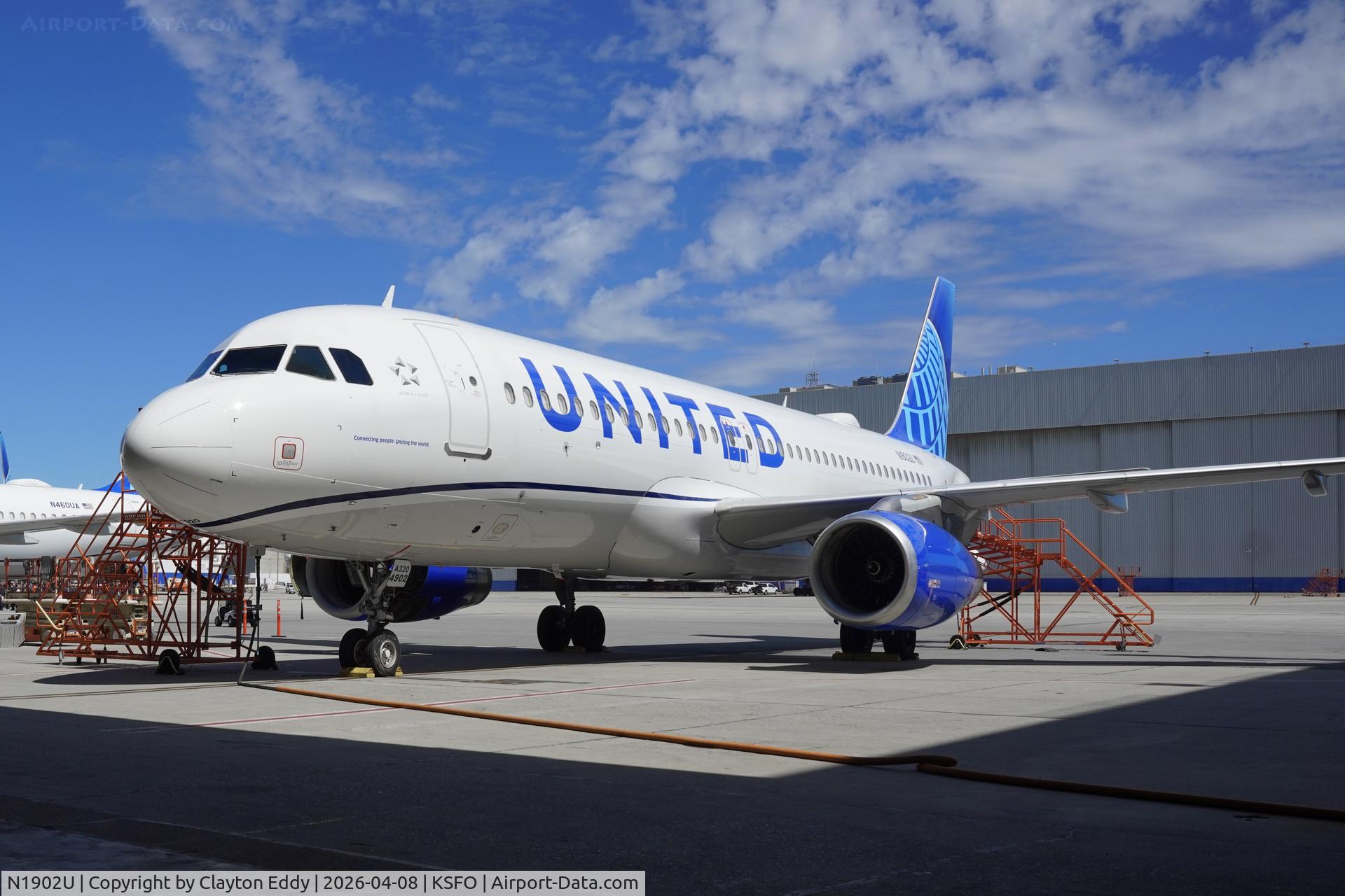 N1902U, 2006 Airbus A320-214 C/N 2714, SFO 2026