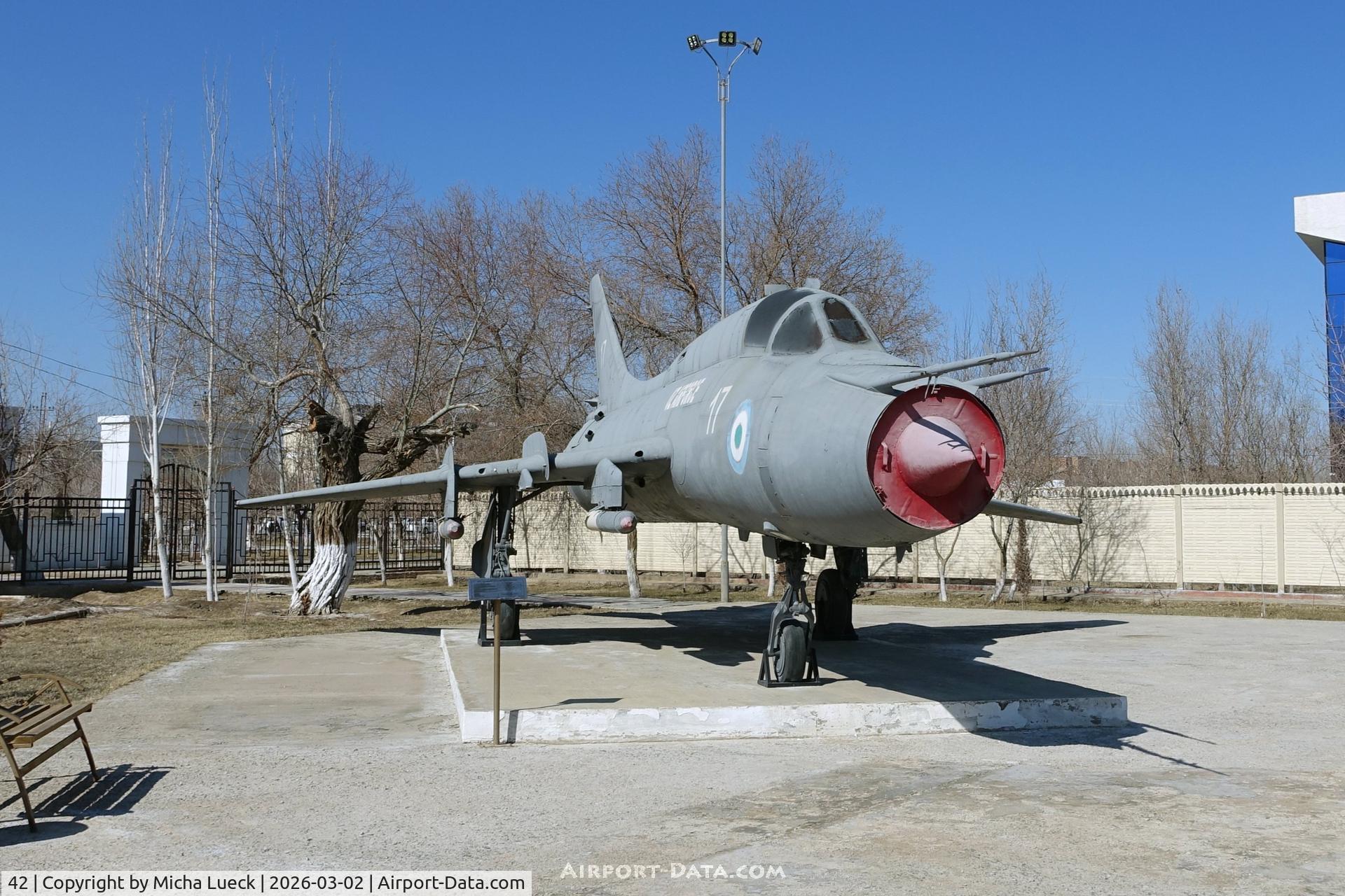 42, Sukhoi Su-17M-3 Fitter C C/N 52204, At the Jasorat bog'i park in Nukus