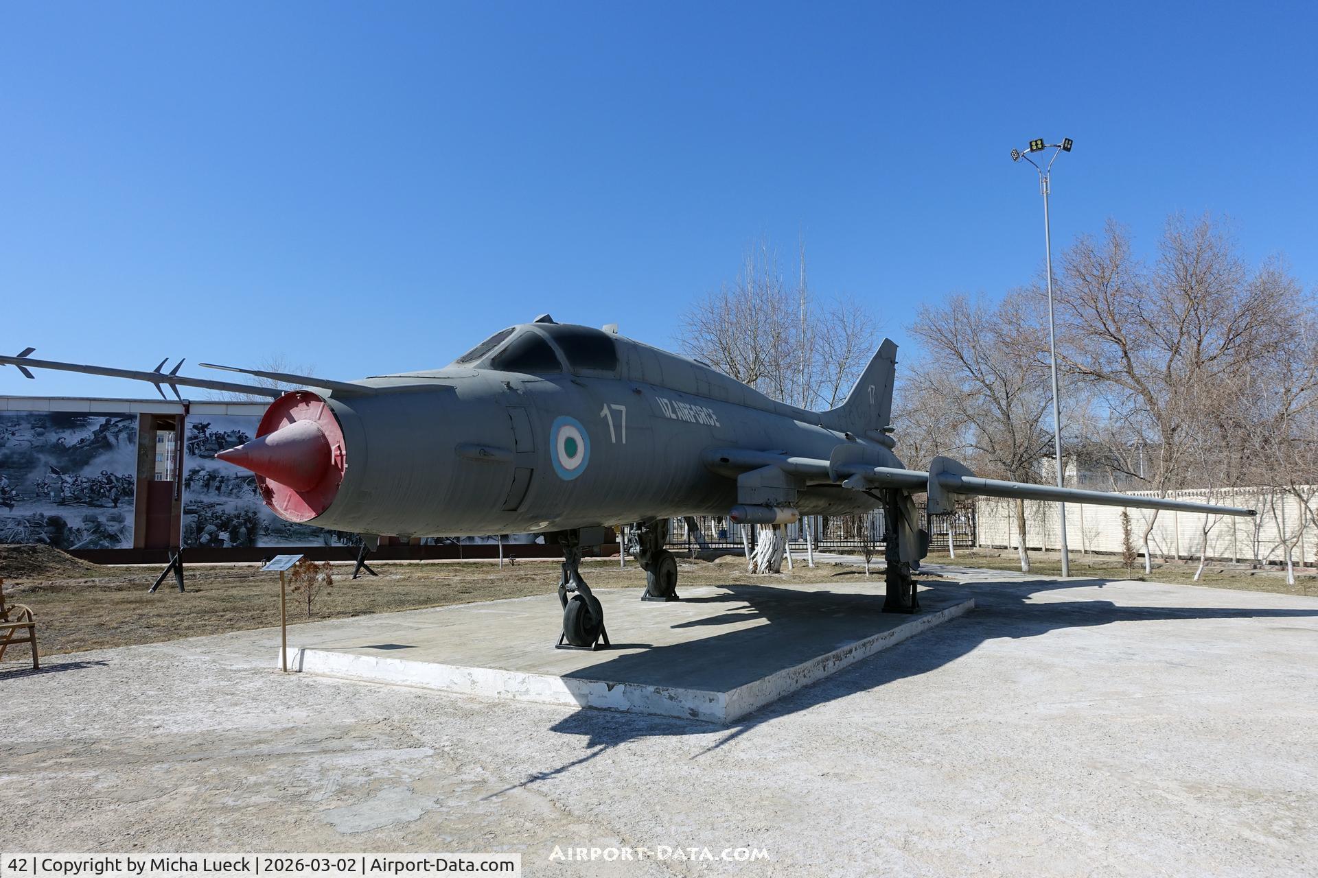 42, Sukhoi Su-17M-3 Fitter C C/N 52204, At the Jasorat bog'i park in Nukus