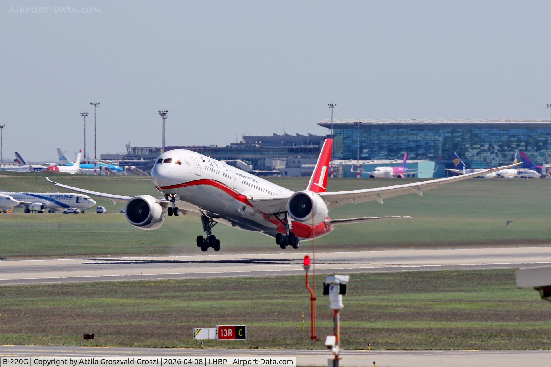 B-220G, 2021 Boeing 787-9 Dreamliner Dreamliner C/N 63718, LHBP - Budapest Liszt Ferenc Airport (BUD)