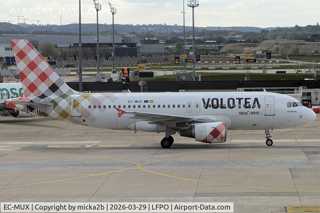 EC-MUX, 2003 Airbus A319-111 C/N 2037, Taxiing