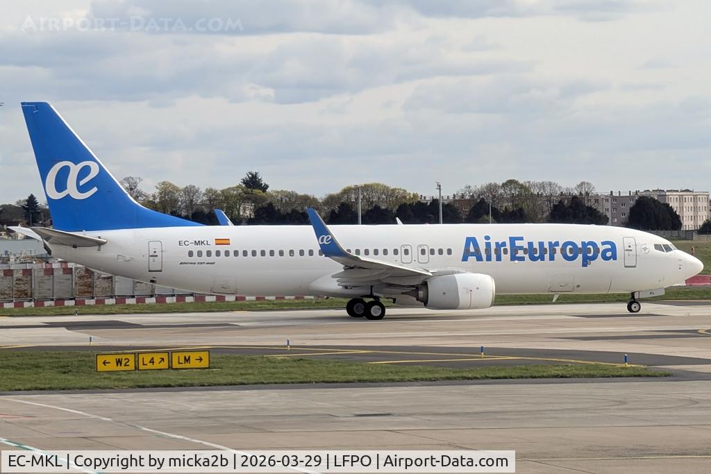 EC-MKL, 2016 Boeing 737-85P C/N 60585, Taxiing