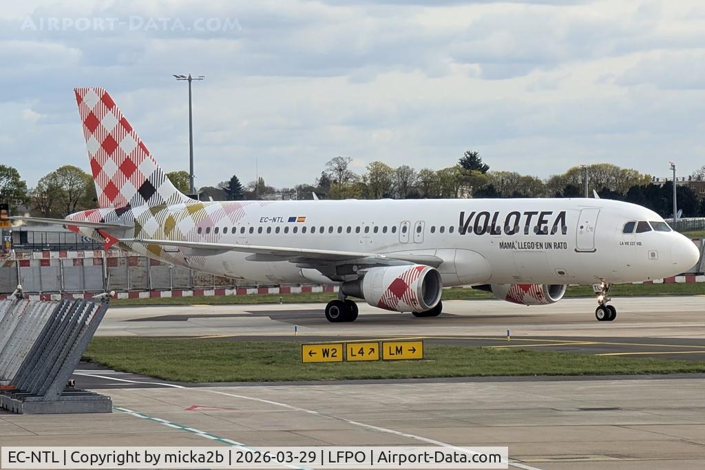 EC-NTL, 2009 Airbus A320-216 C/N 3846, Taxiing