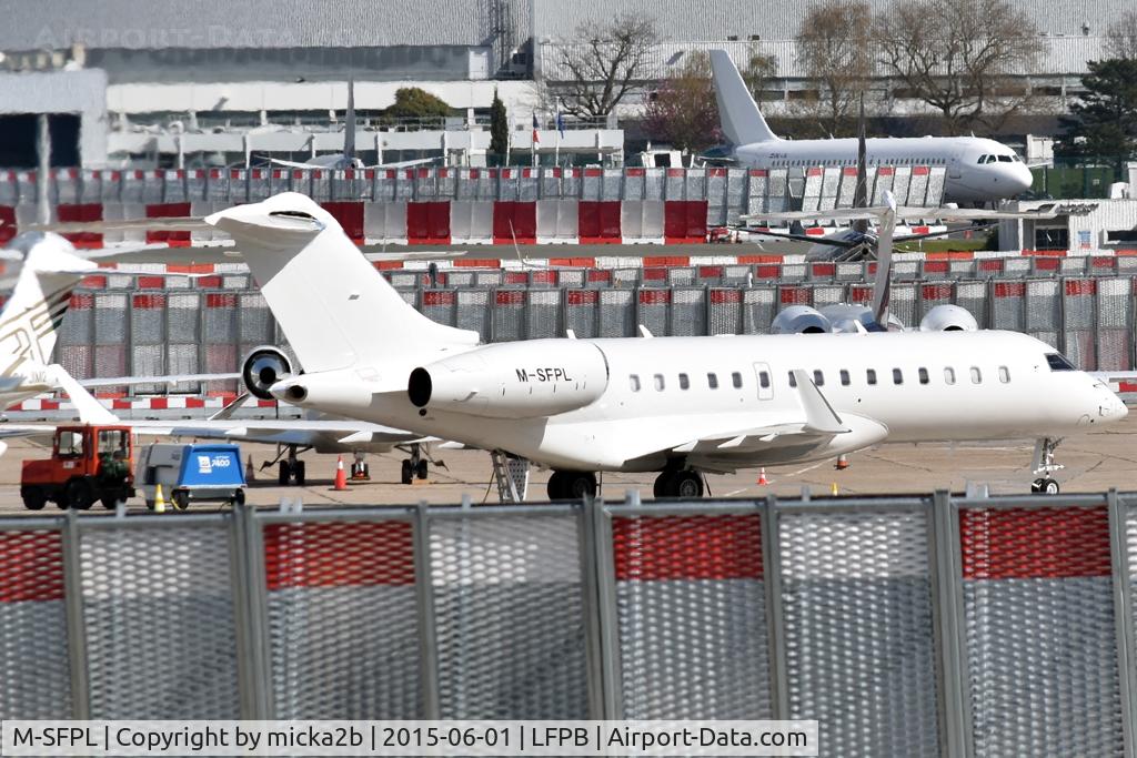 M-SFPL, 2015 Bombardier BD-700-1A10 Global 6000 C/N 9692, Parked