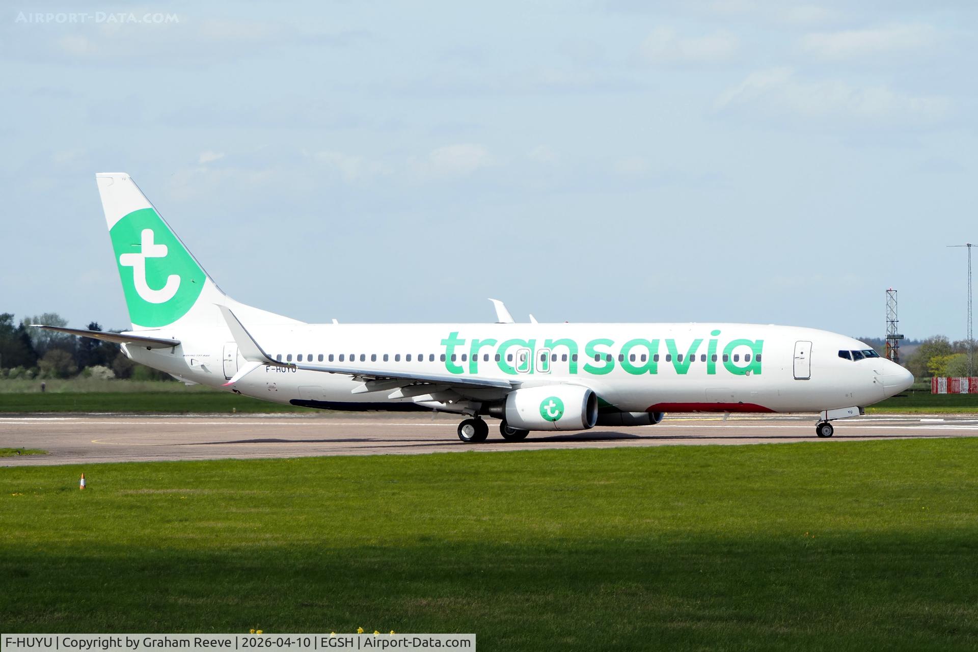 F-HUYU, 2011 Boeing 737-86N C/N 38014, Departing from Norwich.