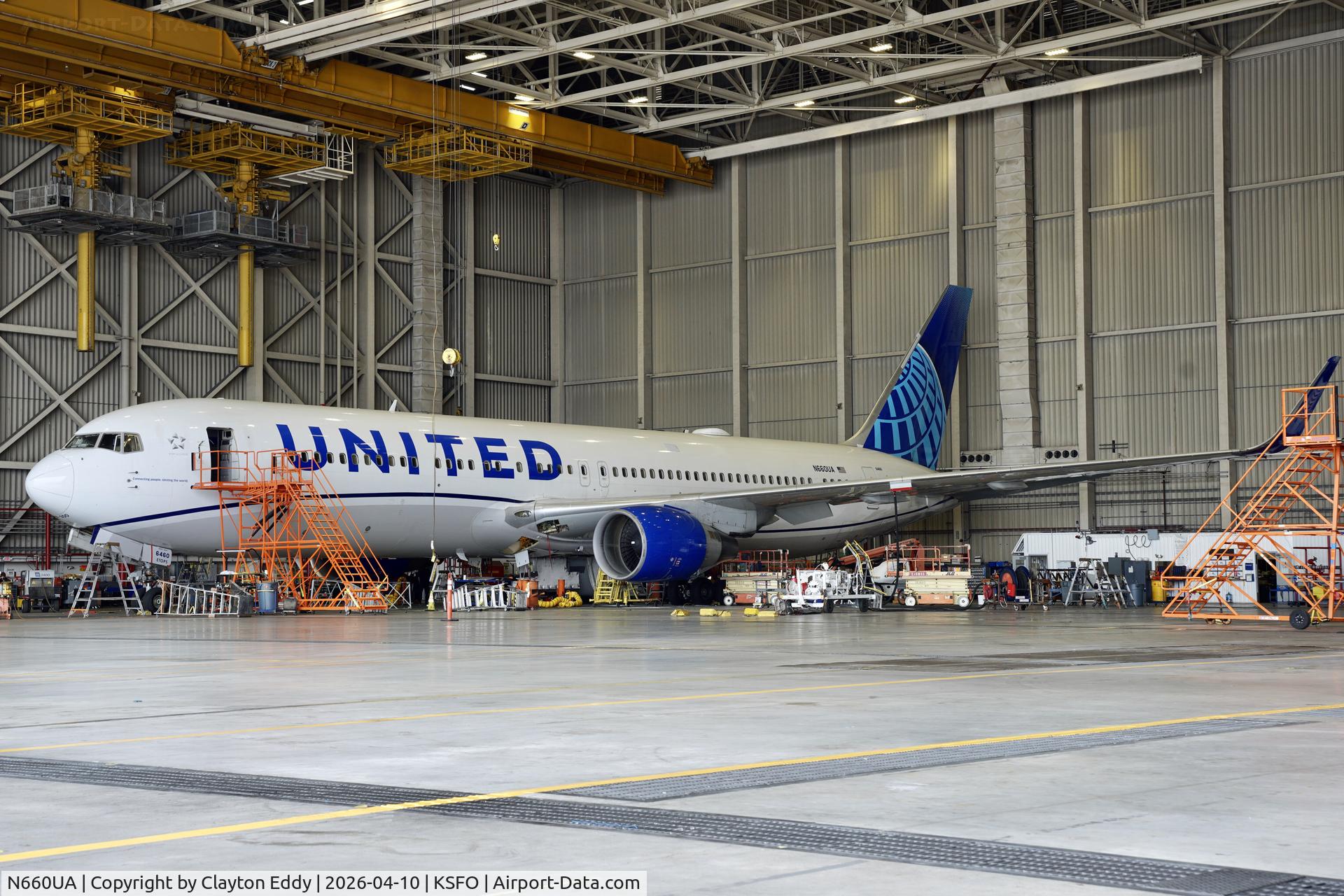 N660UA, 1993 Boeing 767-322/ER C/N 27115, SFO 2026