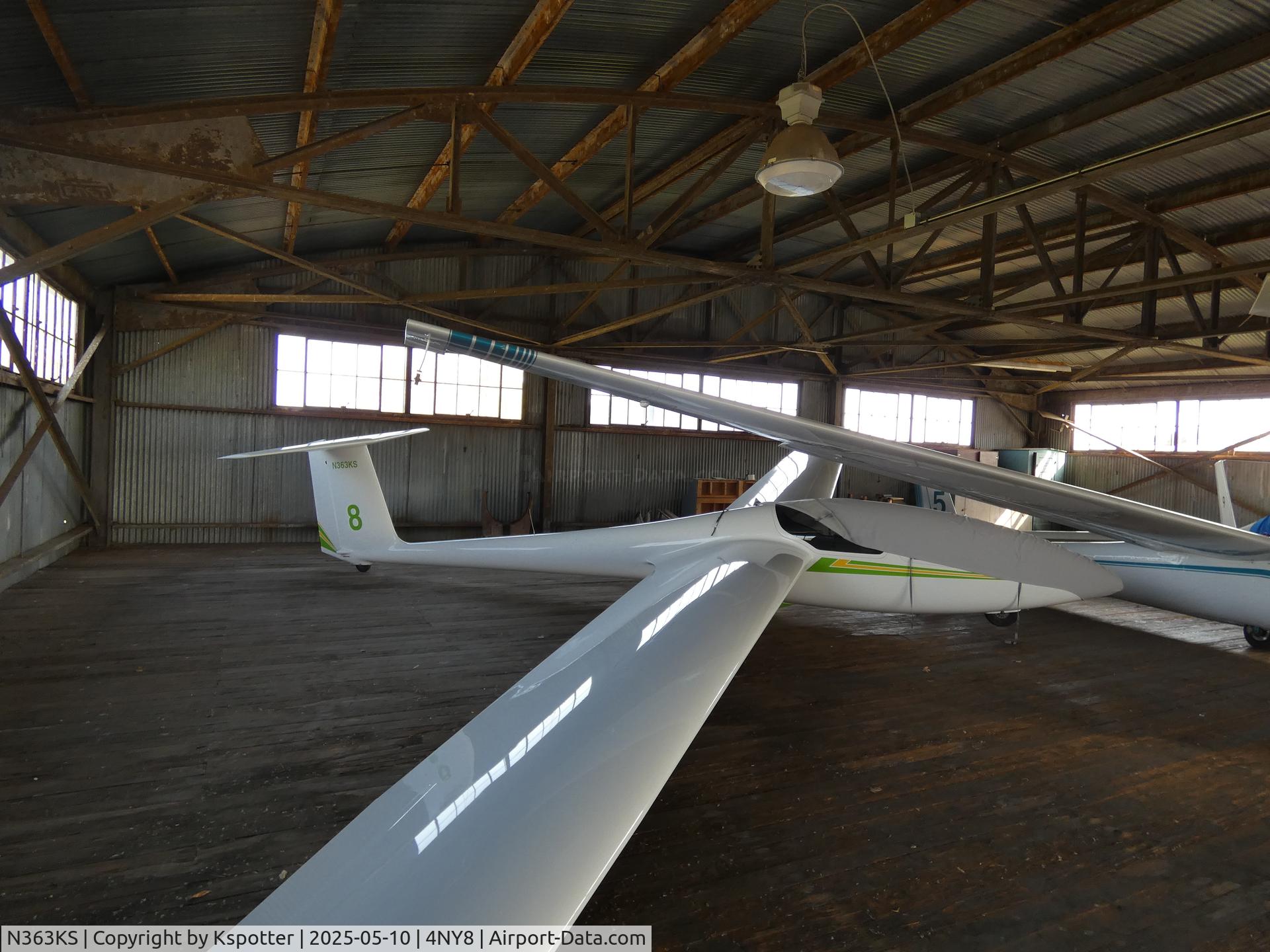 N363KS, 1984 Schleicher ASK-21 C/N 21228, Inside the hangar