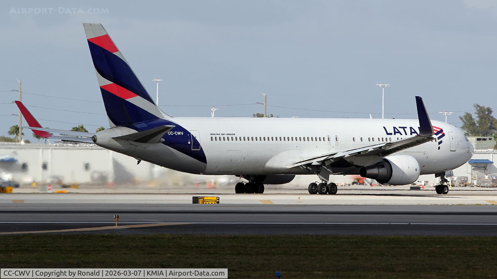 CC-CWV, 2007 Boeing 767-316/ER C/N 35230, at mia